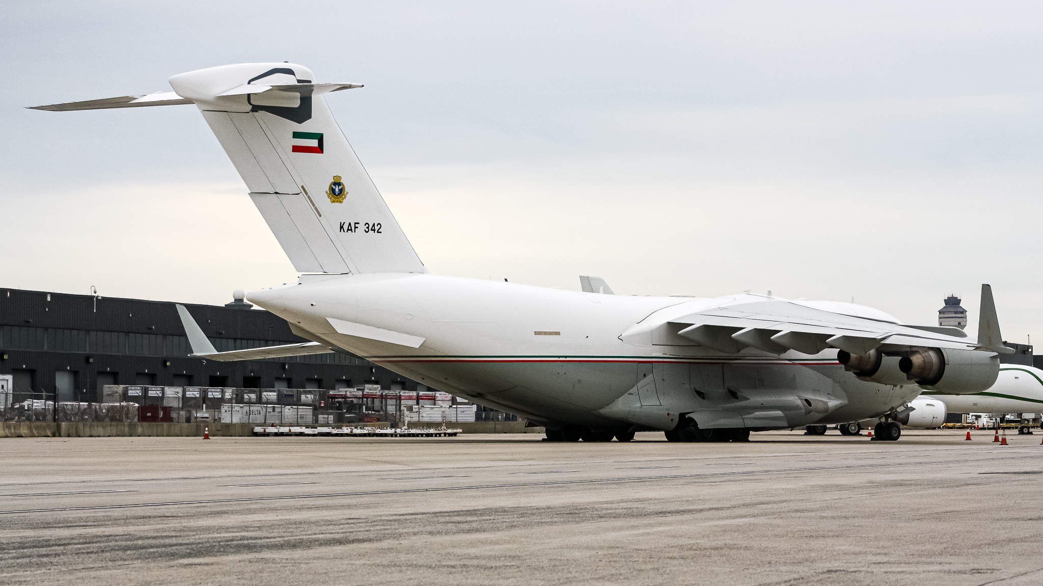 Full size: Kuwait Air Force Boeing C-17 Globemaster III KAF 342 at Washington Dulles International Airport