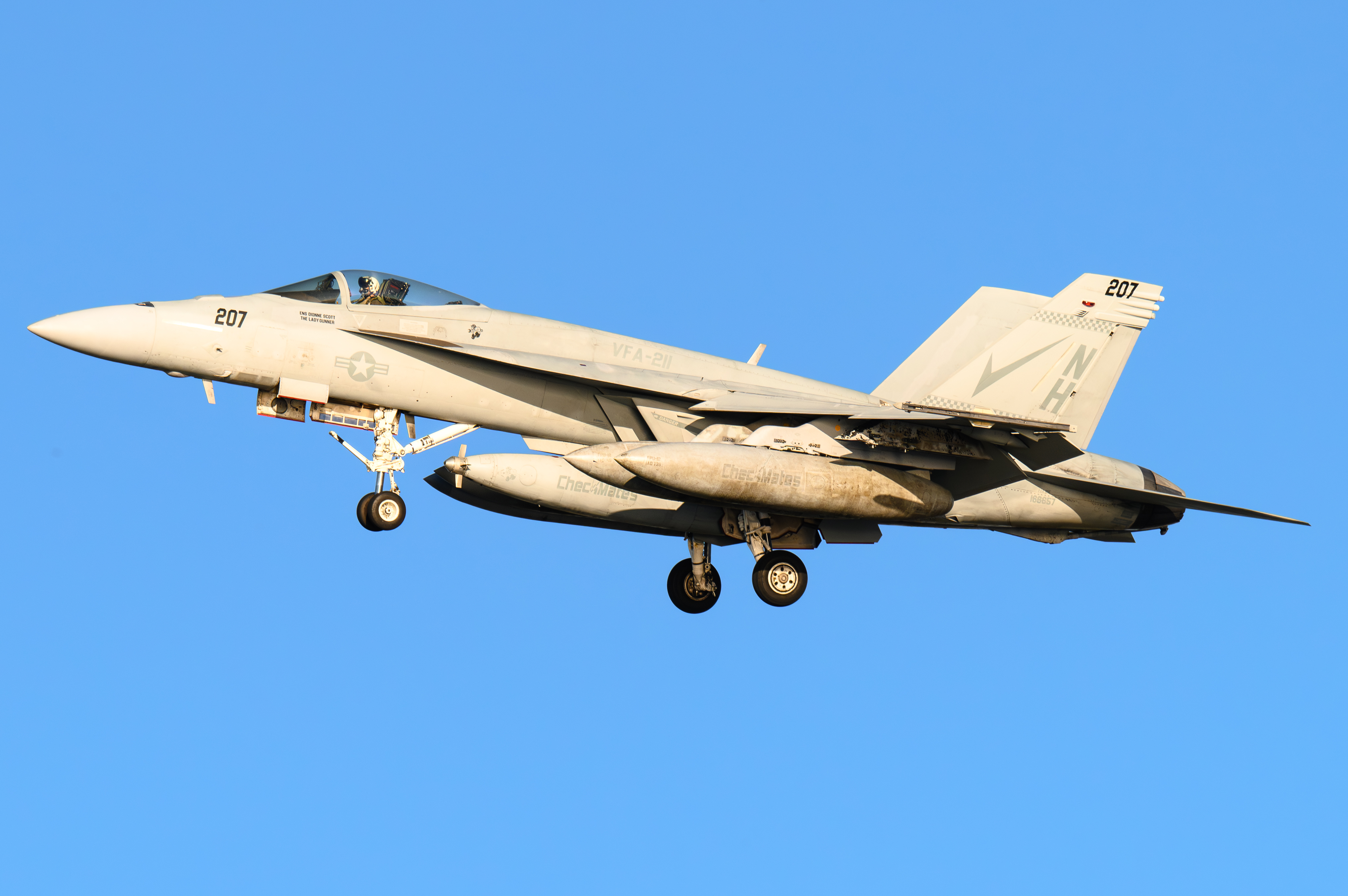 Full size: USN - United States Navy Boeing F/A-18E/F Super Hornet 166657 at North Island NAS