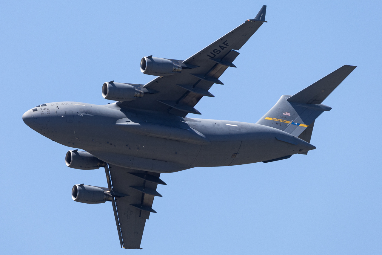 Full size: USAF - United States Air Force Boeing C-17 Globemaster III 07-7186 at Mac Dill AFB