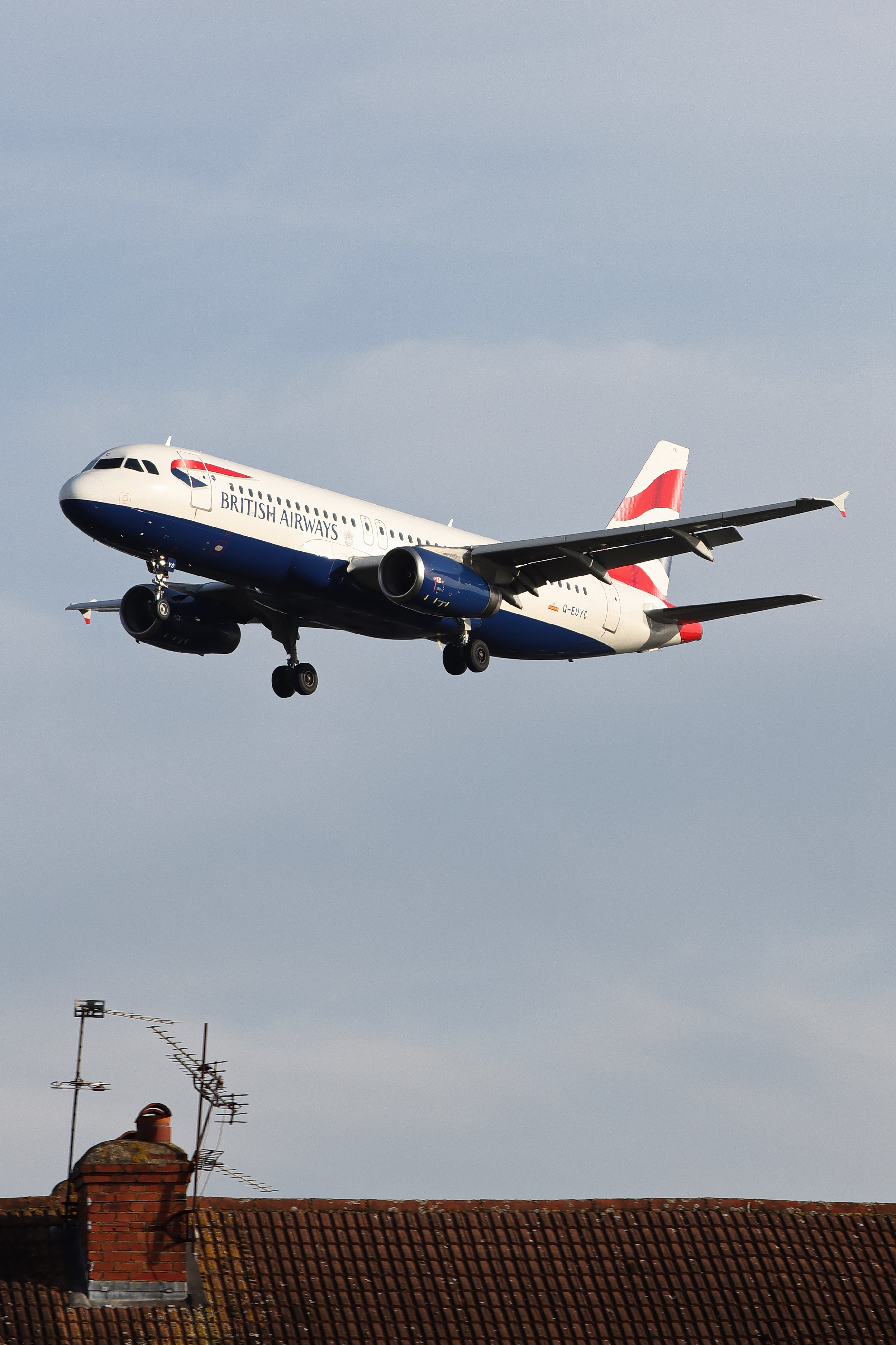 Full size: British Airways Airbus A320 G-EUYC at London Heathrow International Airport