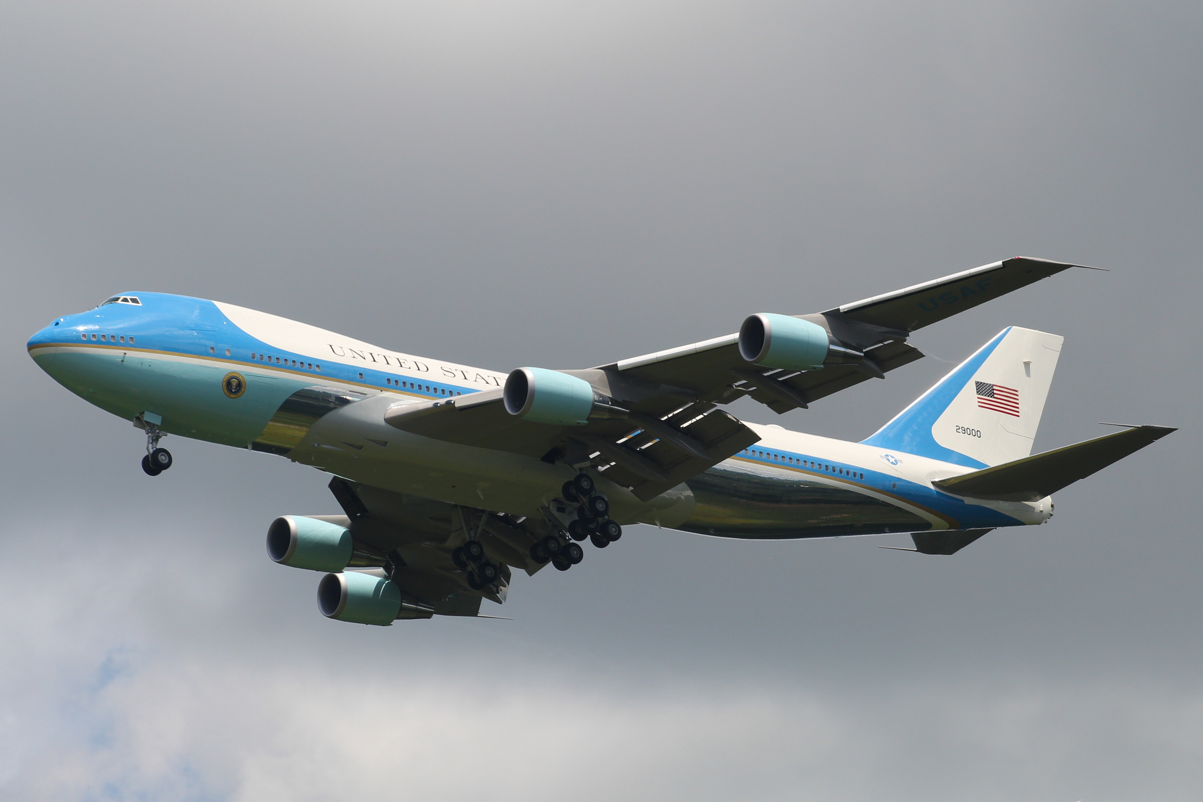 Full size: United States Air Force Boeing VC-25A 92-9000 at Harrisburg International Airport