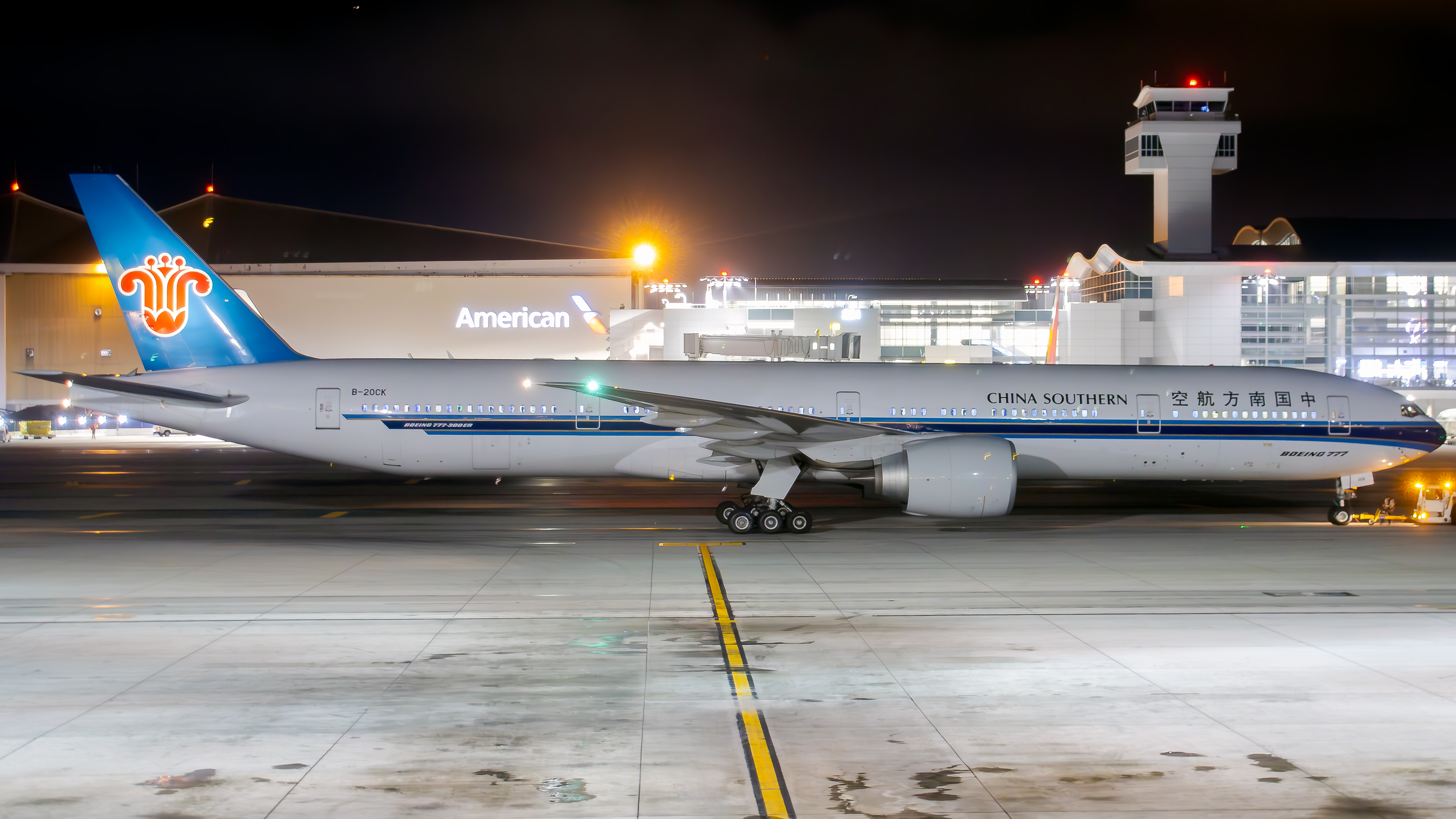 Full size: China Southern Airlines Boeing 777-300ER B-20CK at Los Angeles International Airport