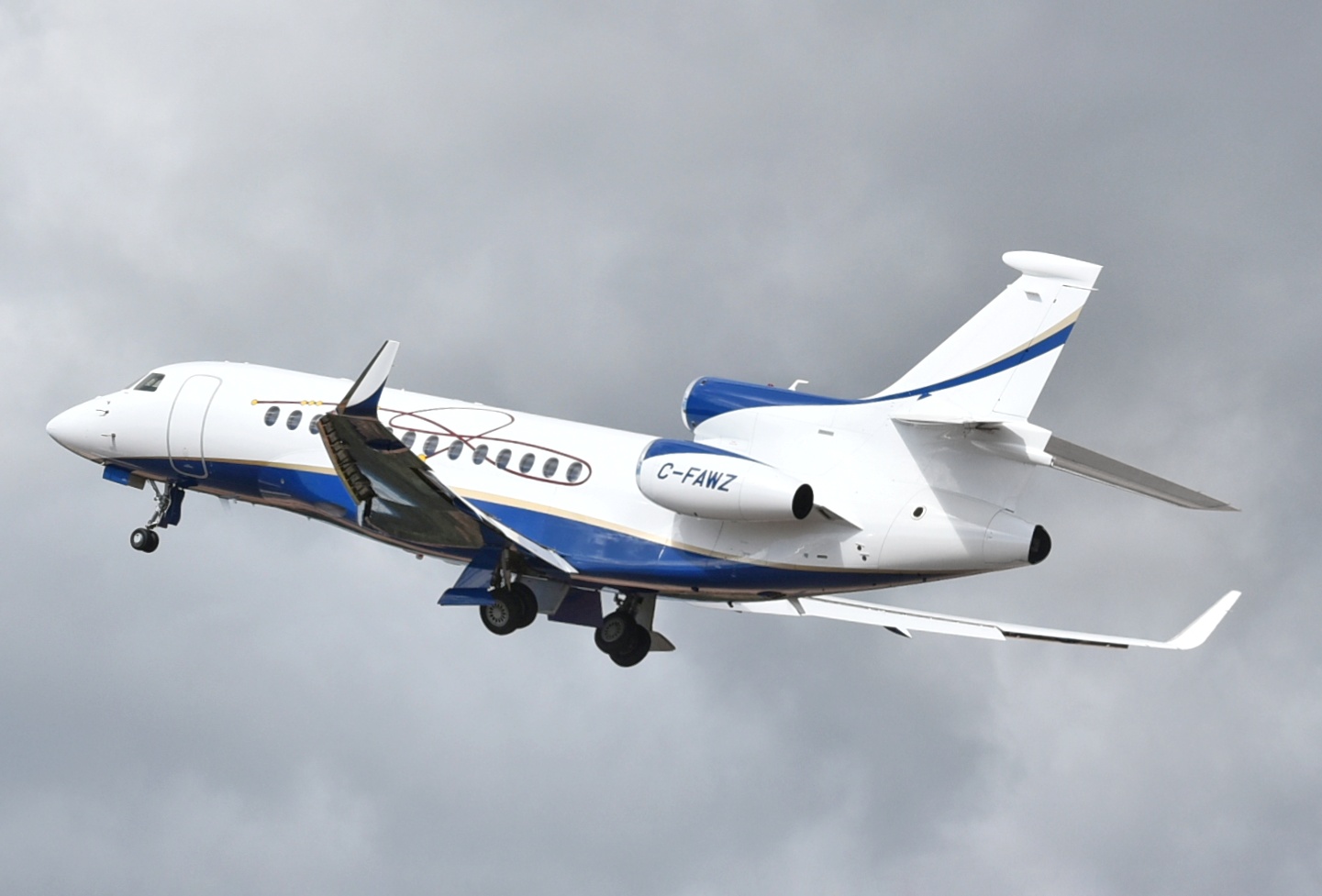 Full size: PRIVATE Dassault Falcon 7X C-FAWZ at Aeropuerto de Cabo San Lucas Internacional