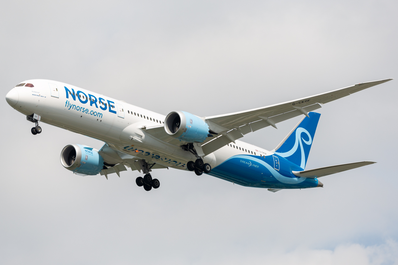 Full size: Norse Airways Boeing 787-9 G-CKOF at John F. Kennedy International Airport