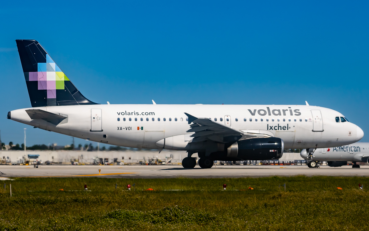 Full size: Volaris Airbus A319-132 XA-VOI at Miami International Airport