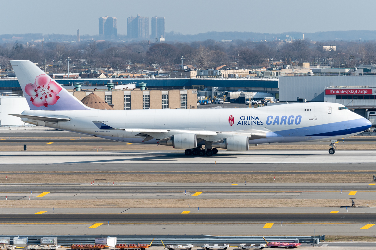 Full size: China Airlines Cargo Boeing 747-400F B-18709 at John F. Kennedy International Airport