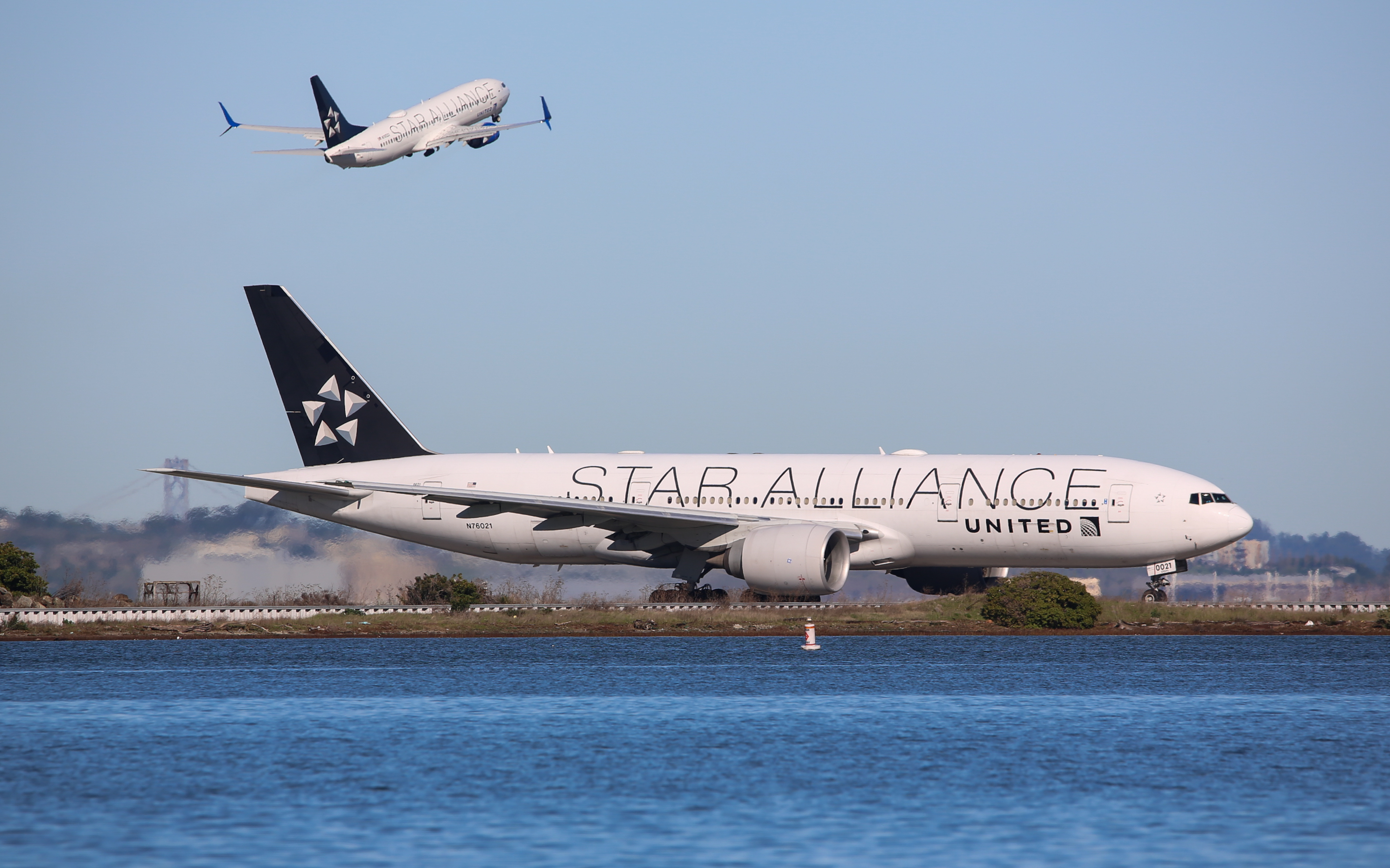 Full size: United Airlines Boeing 777-200ER N76021 at San Francisco International Airport
