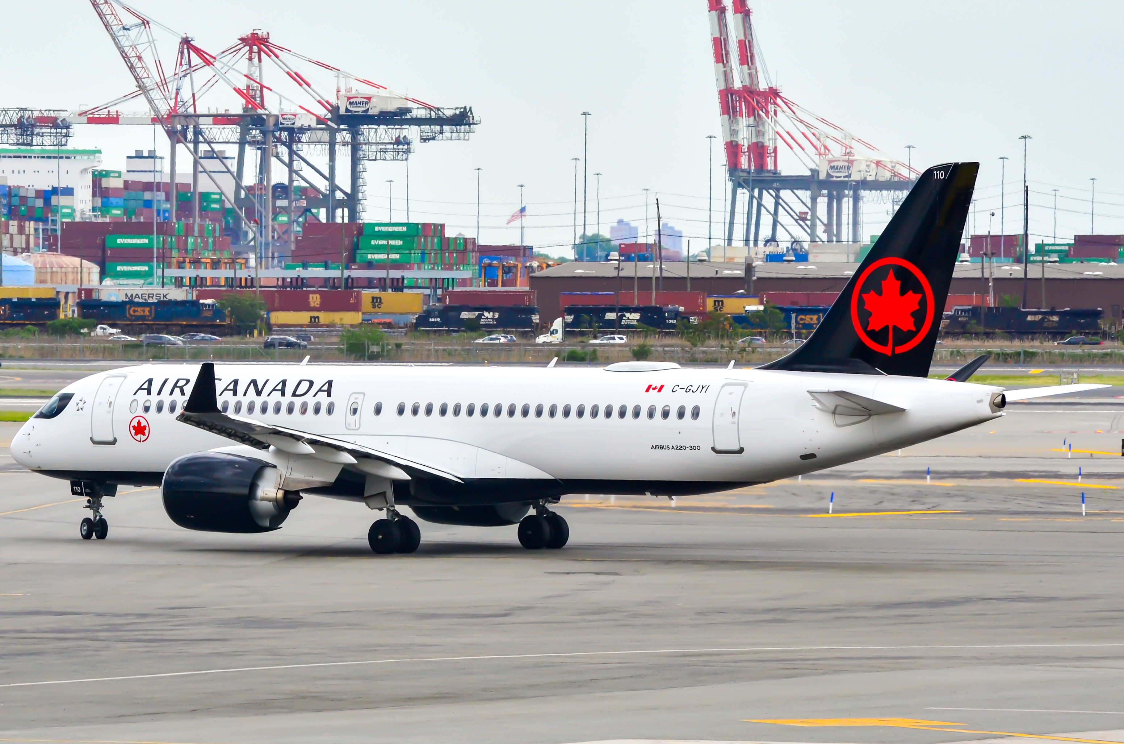 Full size: Air Canada Airbus A220-300 C-GJYI  at Newark Liberty International Airport