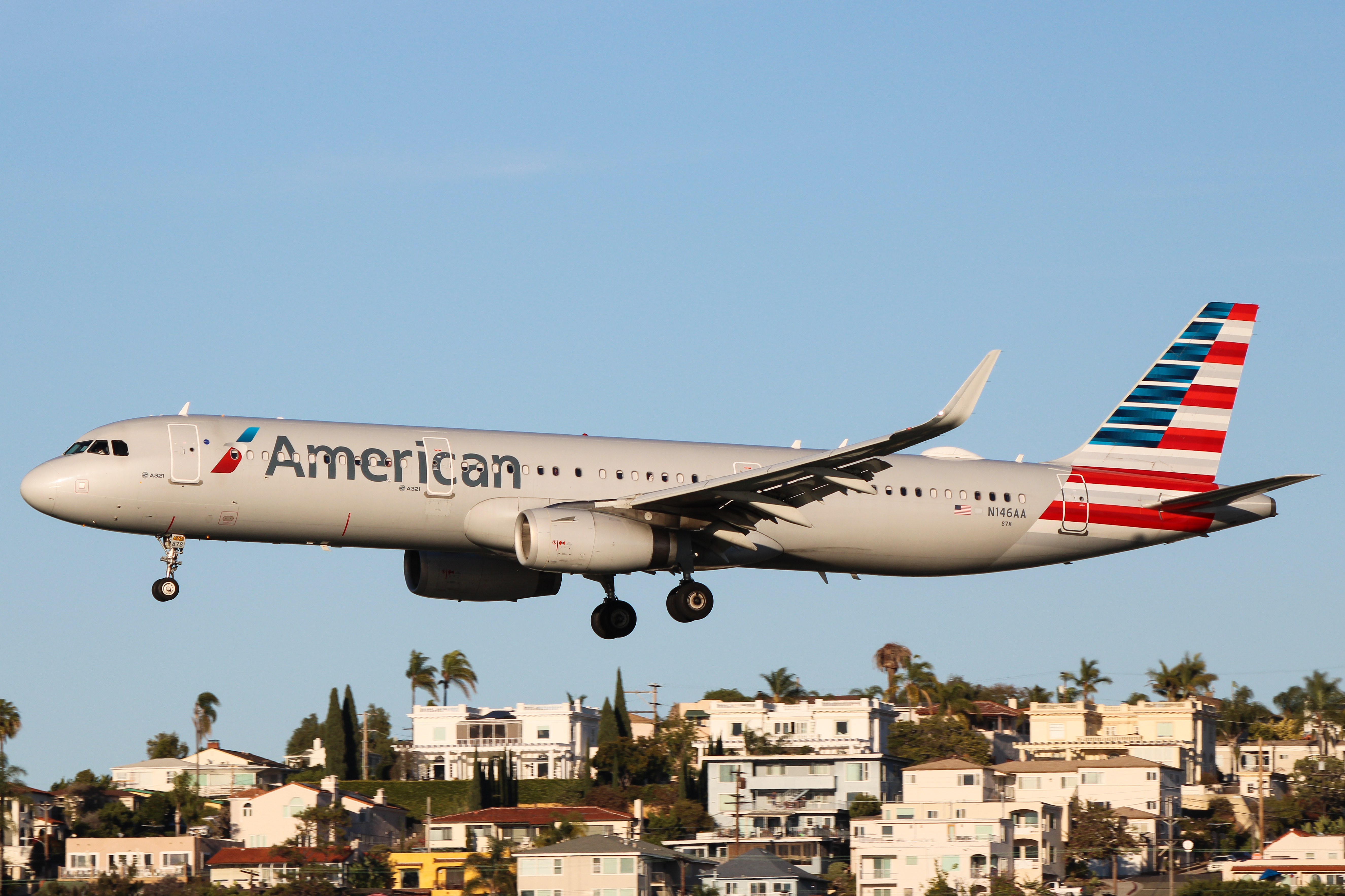 Full size: American Airlines Airbus A321-200 N146AA at San Diego International Airport
