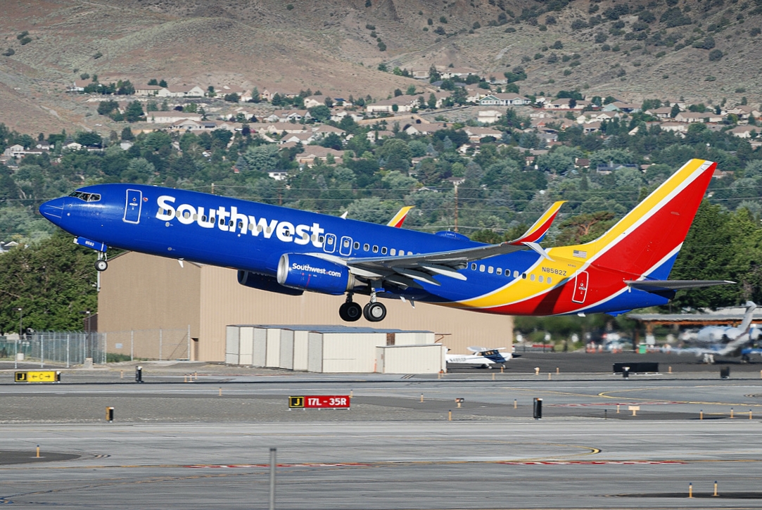 Full size: Southwest Airlines Boeing 737-800 N8582Z at Reno/Tahoe International Airport