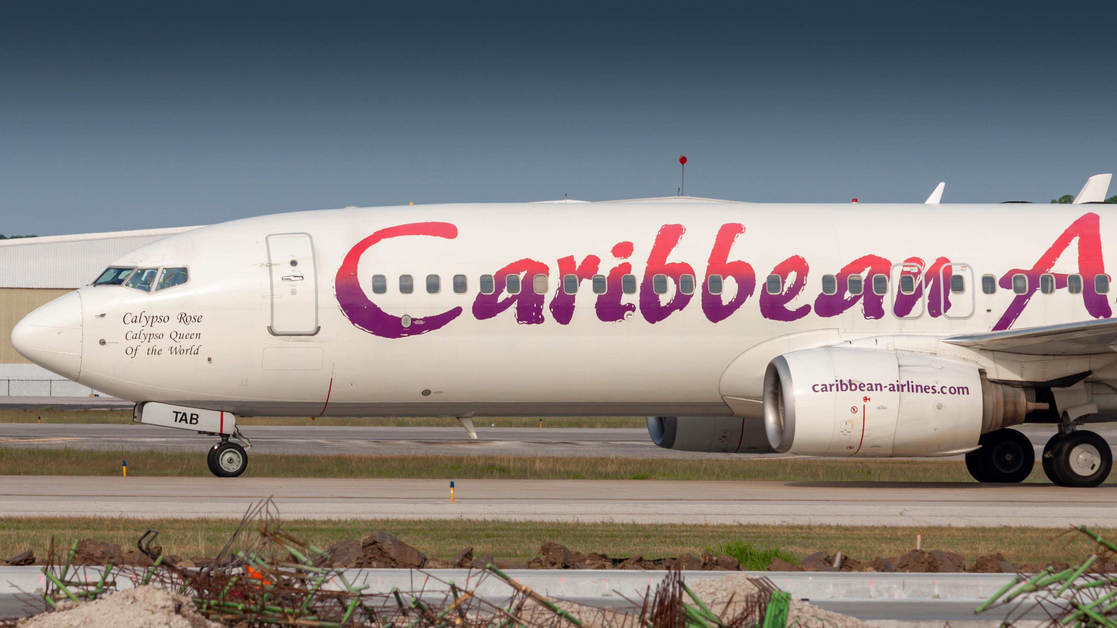 Full size: Caribbean Airlines Boeing 737-800 9Y-TAB at Houston-George Bush Intercontinental Airport