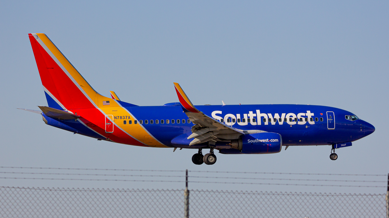 Full size: Southwest Airlines Boeing 737-700 N7837A at John Glenn Columbus International Airport