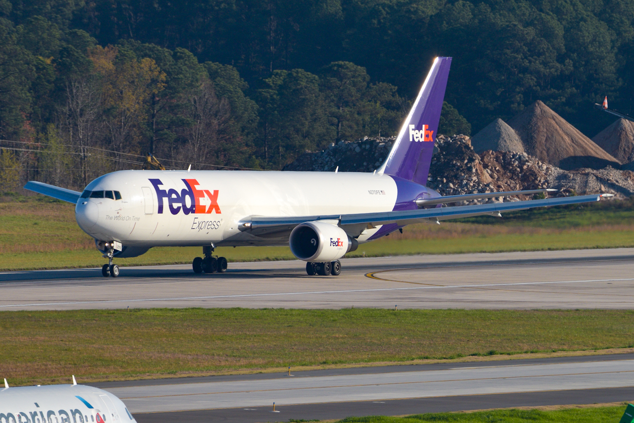 Full size: FedEx Boeing 737-300F N270FE at Raleigh-Durham International Airport