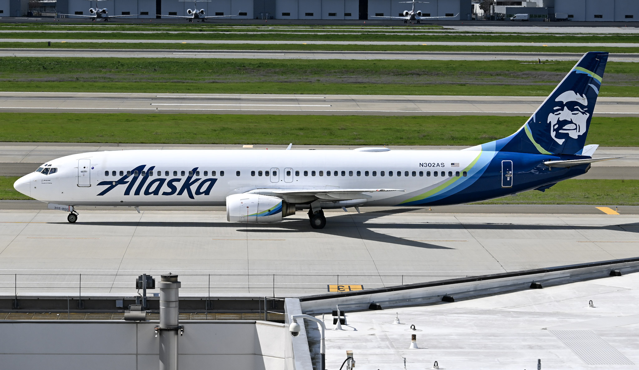 Full size: Alaska Airlines Boeing 737-900 N302AS at Norman Y Mineta San Jose International Airport