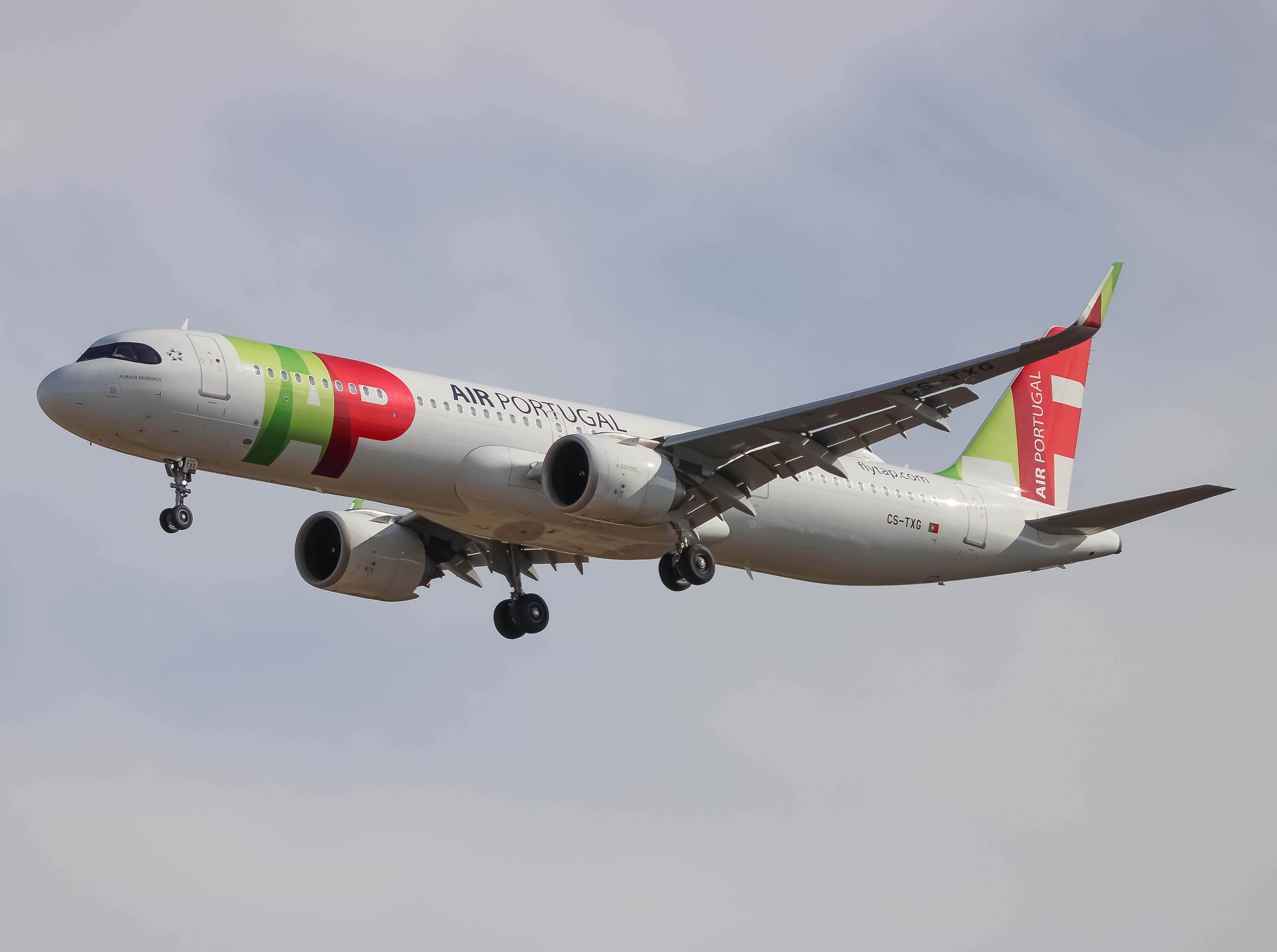 Full size: TAP Air Portugal Airbus A321NEO CS-TXG at Washington Dulles International Airport