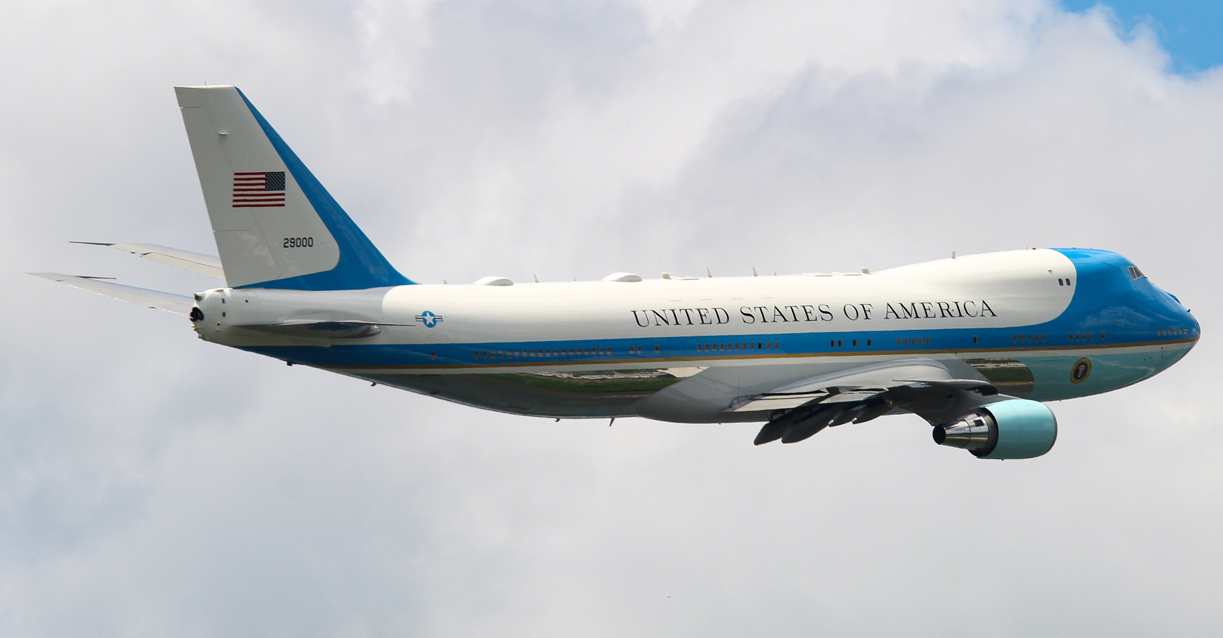 Full size: United States Air Force Boeing VC-25A 92-9000 at Harrisburg International Airport