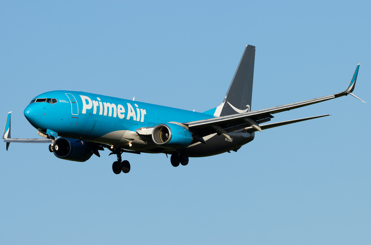 Full size: Prime Air Boeing 737-800 N7933A at Pittsburgh International Airport