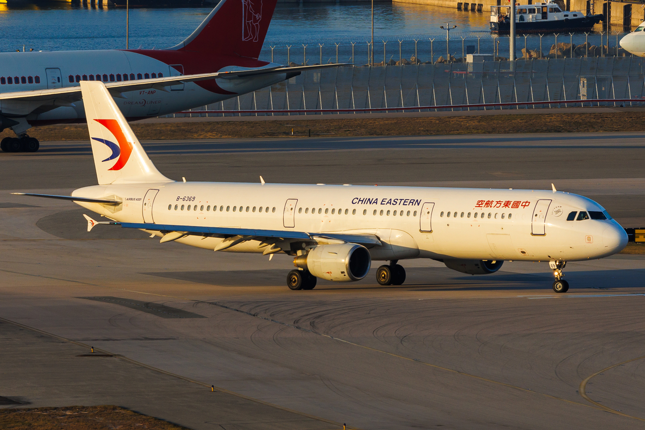 Full size: China Eastern Airlines Airbus A321-200 B-6369 at Hong Kong International Airport