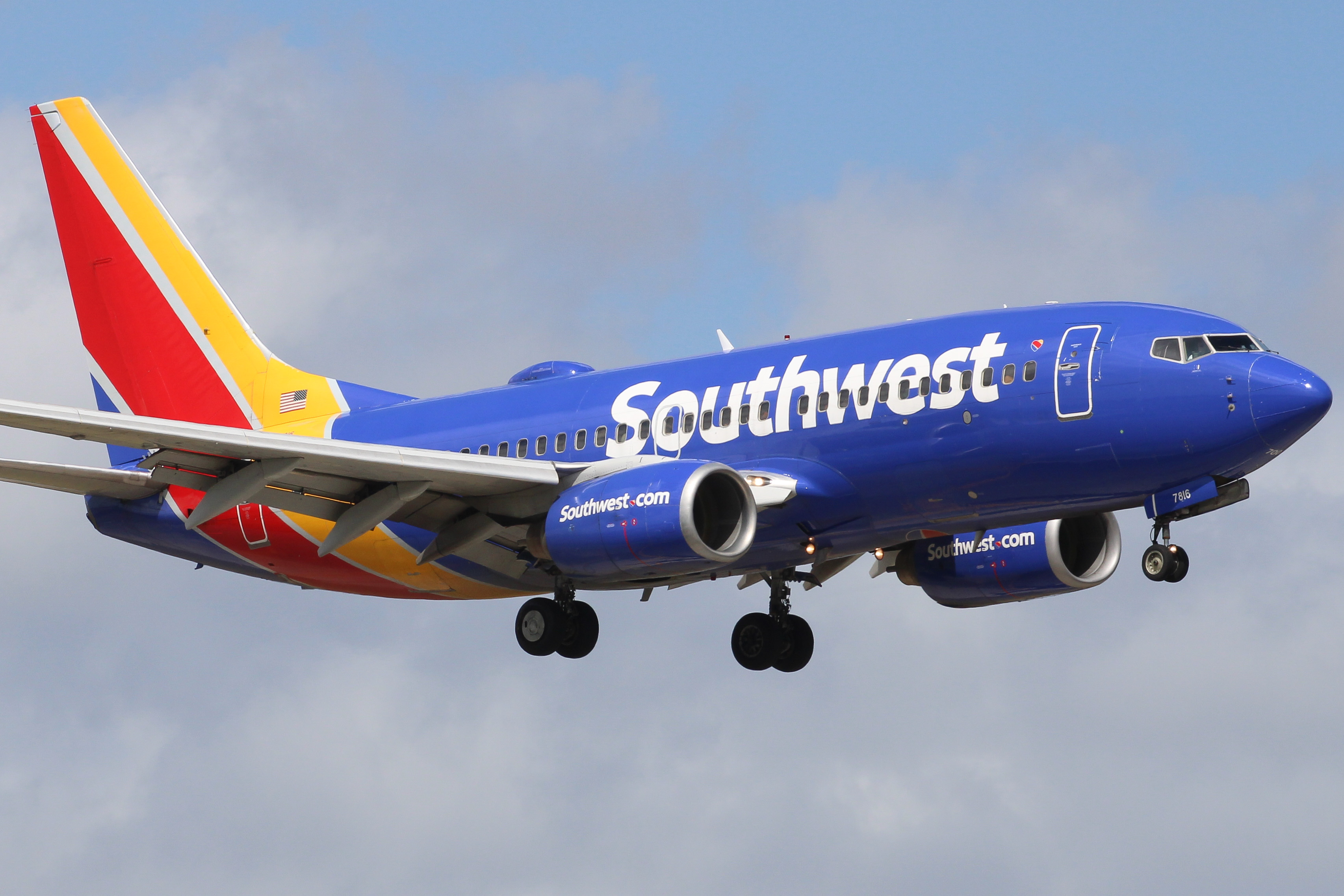 Full size: Southwest Airlines Boeing 737-700 N7816B at Miami International Airport