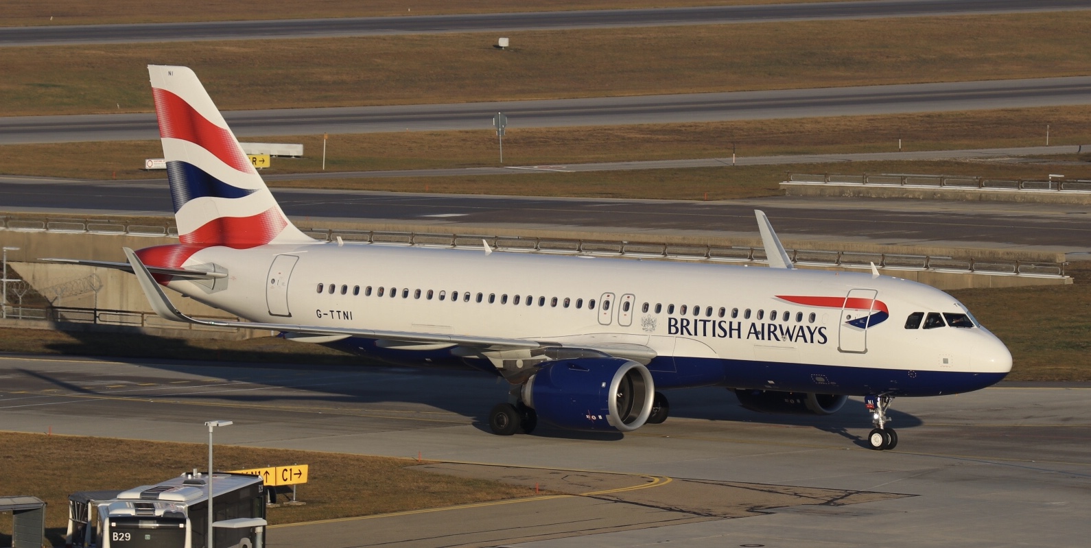 Full size: British Airways Airbus A320NEO G-TTNI at Munich International Airport