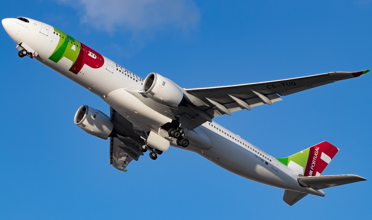 Full size: TAP Air Portugal Airbus A330-900 CS-TUQ at Miami International Airport