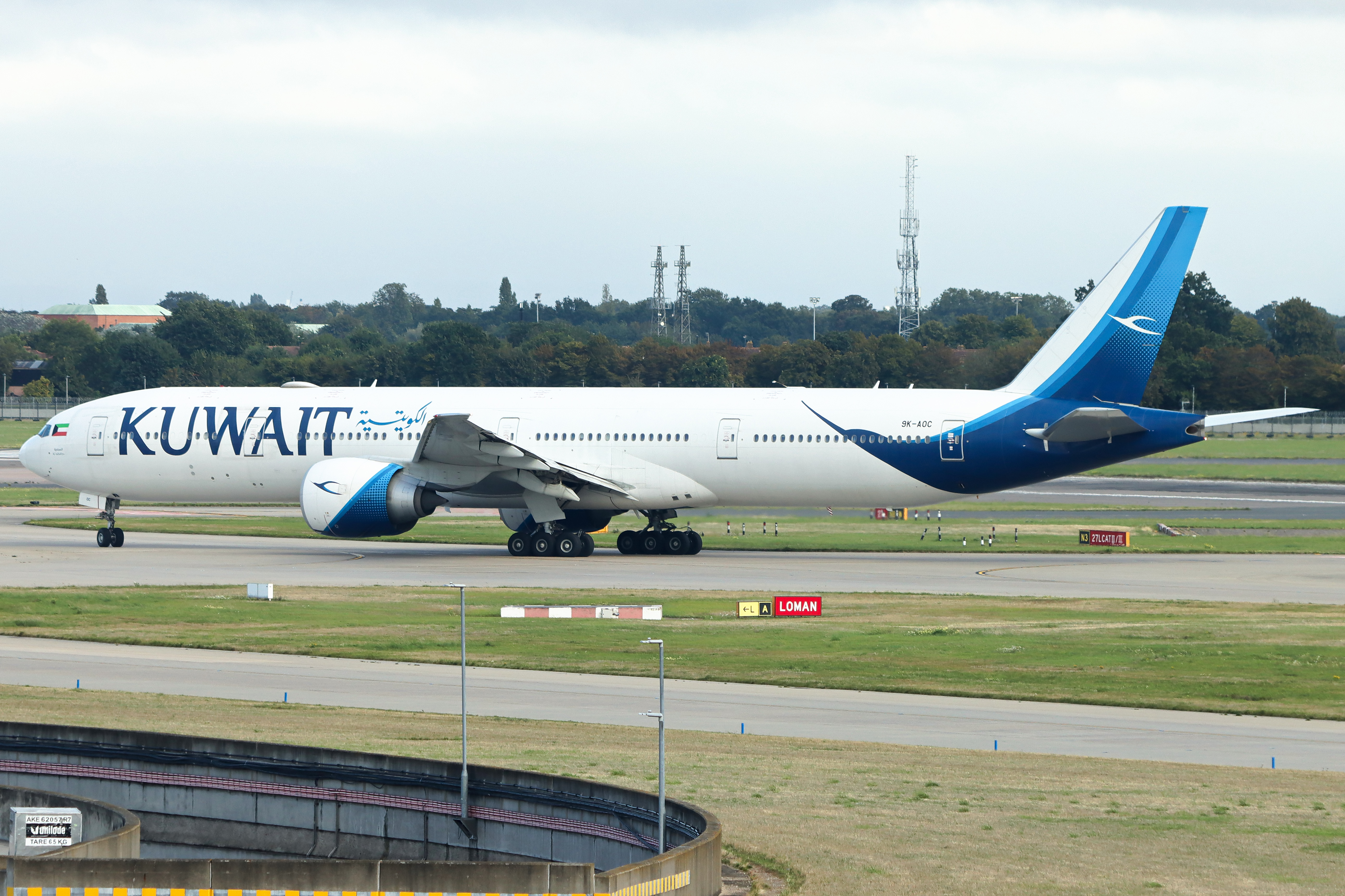 Full size: Kuwait Airways Boeing 777-300ER 9K-AOC at London Heathrow International Airport