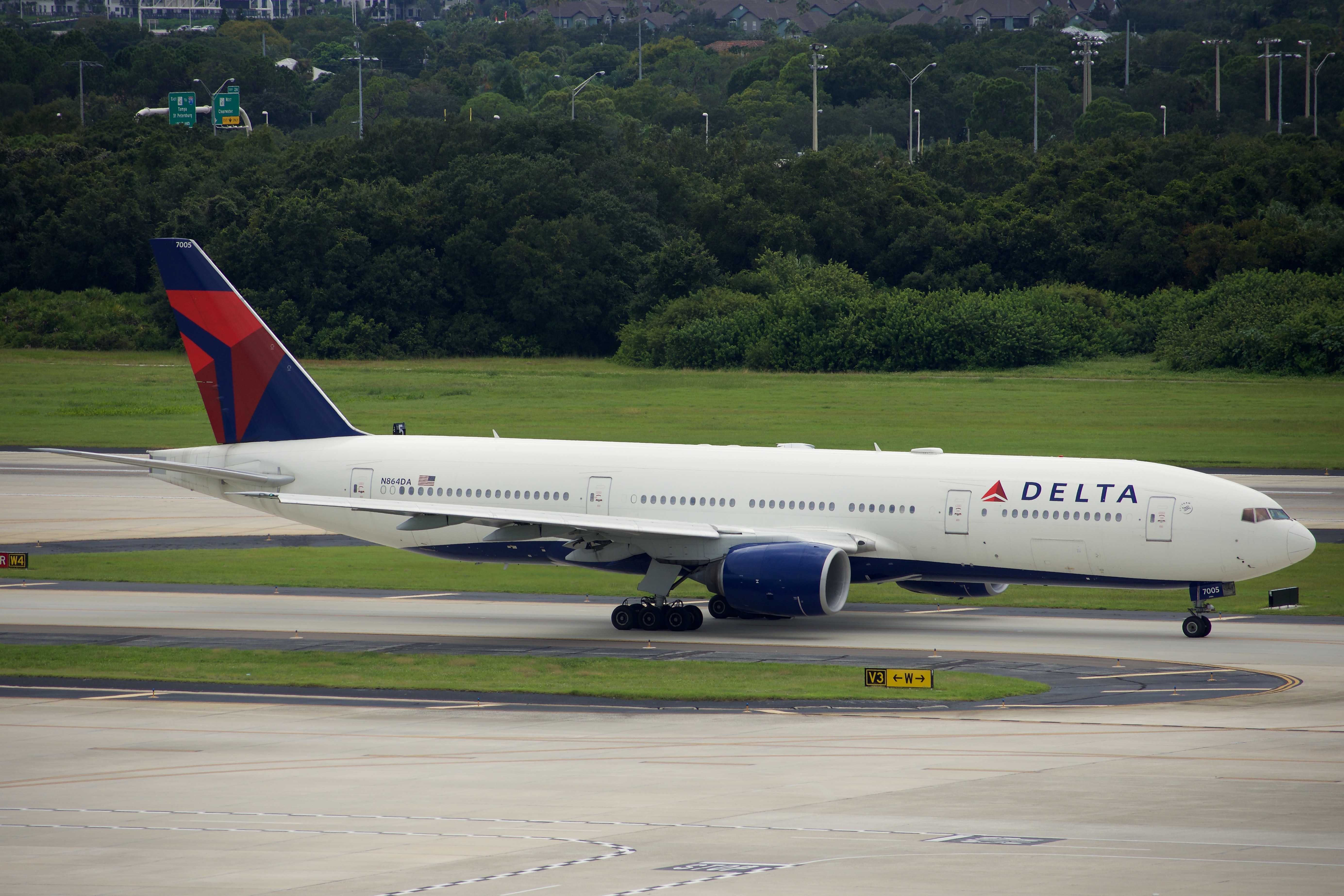 Full size: Delta Airlines Boeing 777-200ER N864DA at Tampa International Airport
