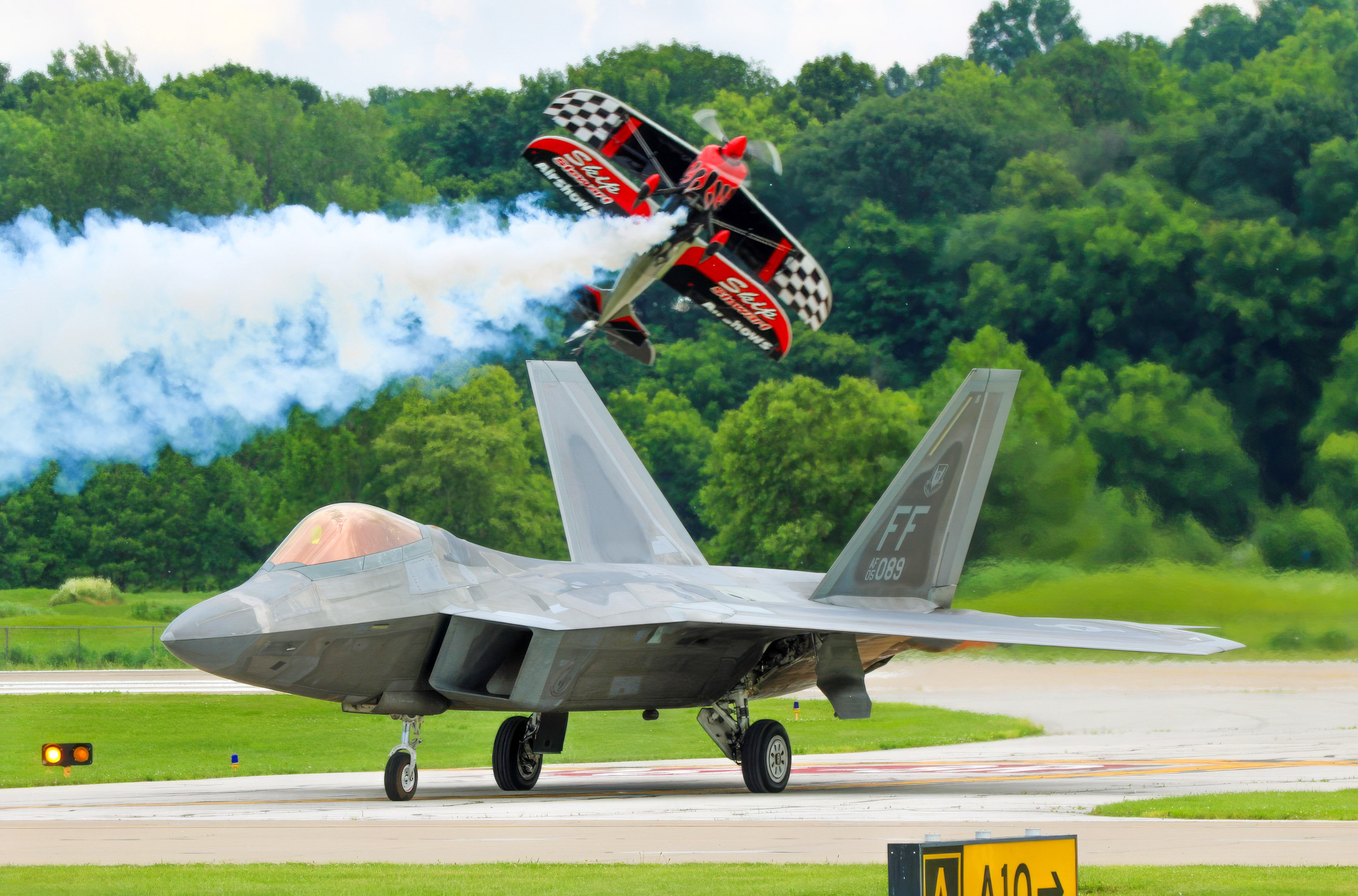 Full size: USAF - United States Air Force Lockheed Martin F-22 Raptor 05089 at Spirit of St. Louis Airport