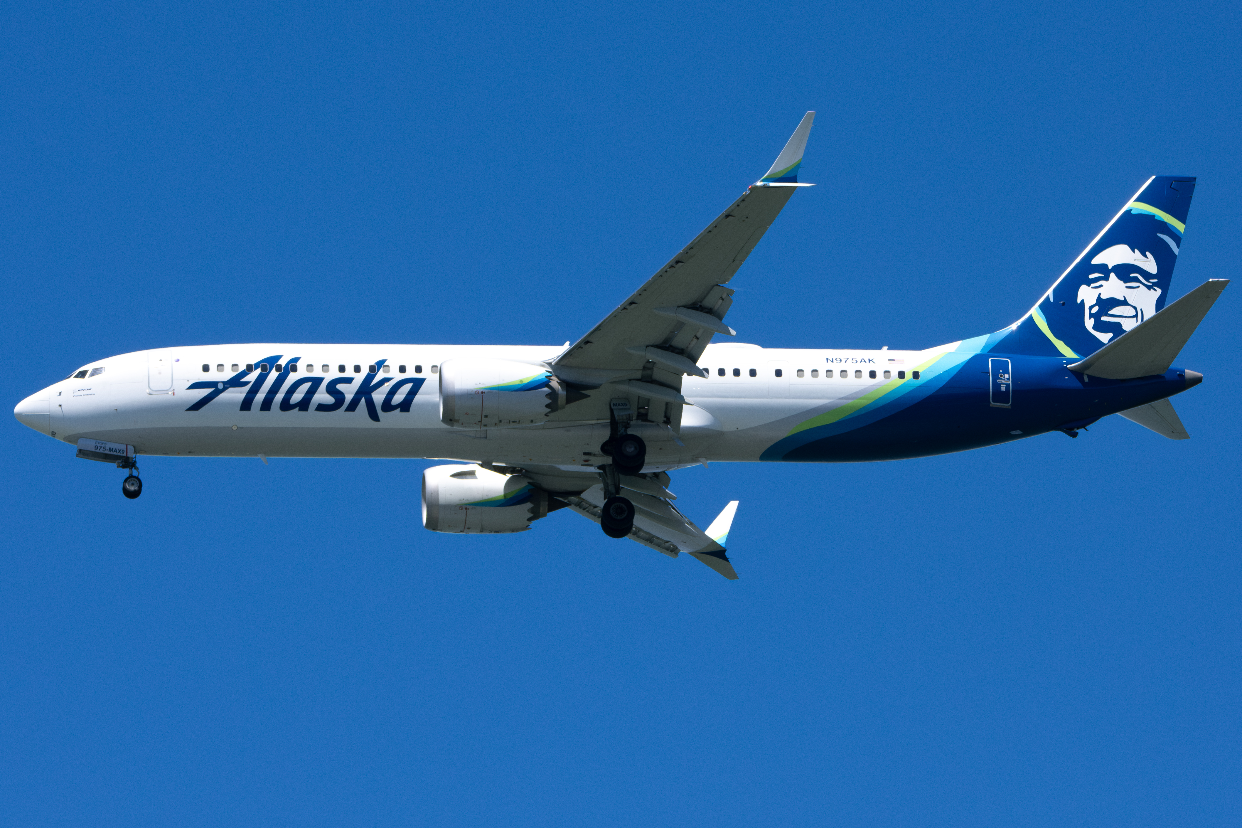 Full size: Alaska Airlines Boeing 737 MAX 9 N975AK at San Francisco International Airport