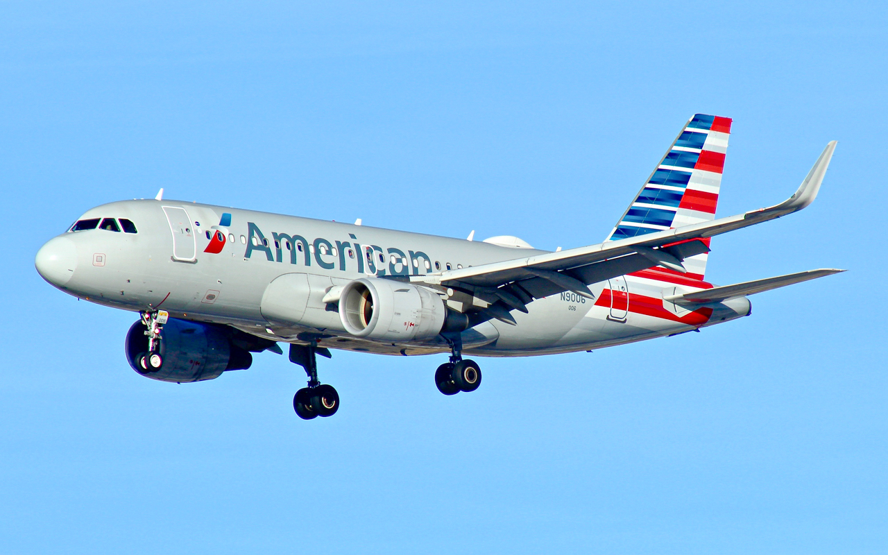 Full size: American Airlines Airbus A319 N9006 at Eagle County Regional Airport