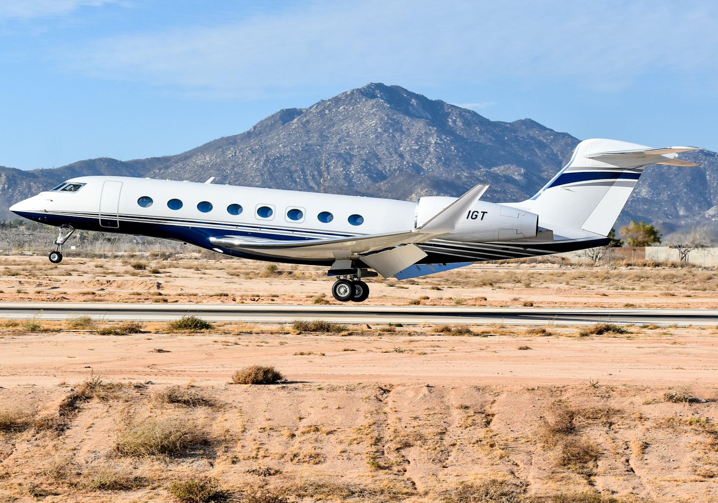 Full size: PRIVATE Gulfstream G650 N661GT at Aeropuerto de Cabo San Lucas Internacional