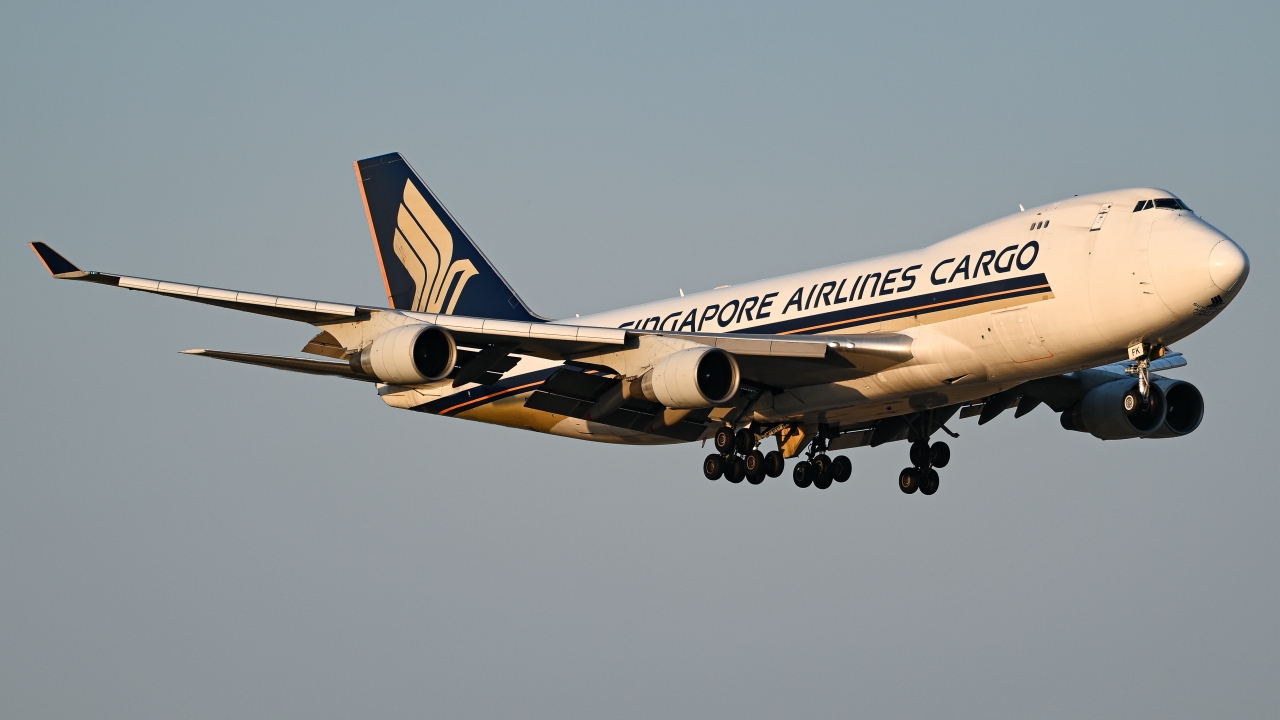 Full size: Singapore Airlines Cargo Boeing 747-400F 9V-SFK at Dallas-Fort Worth International Airport