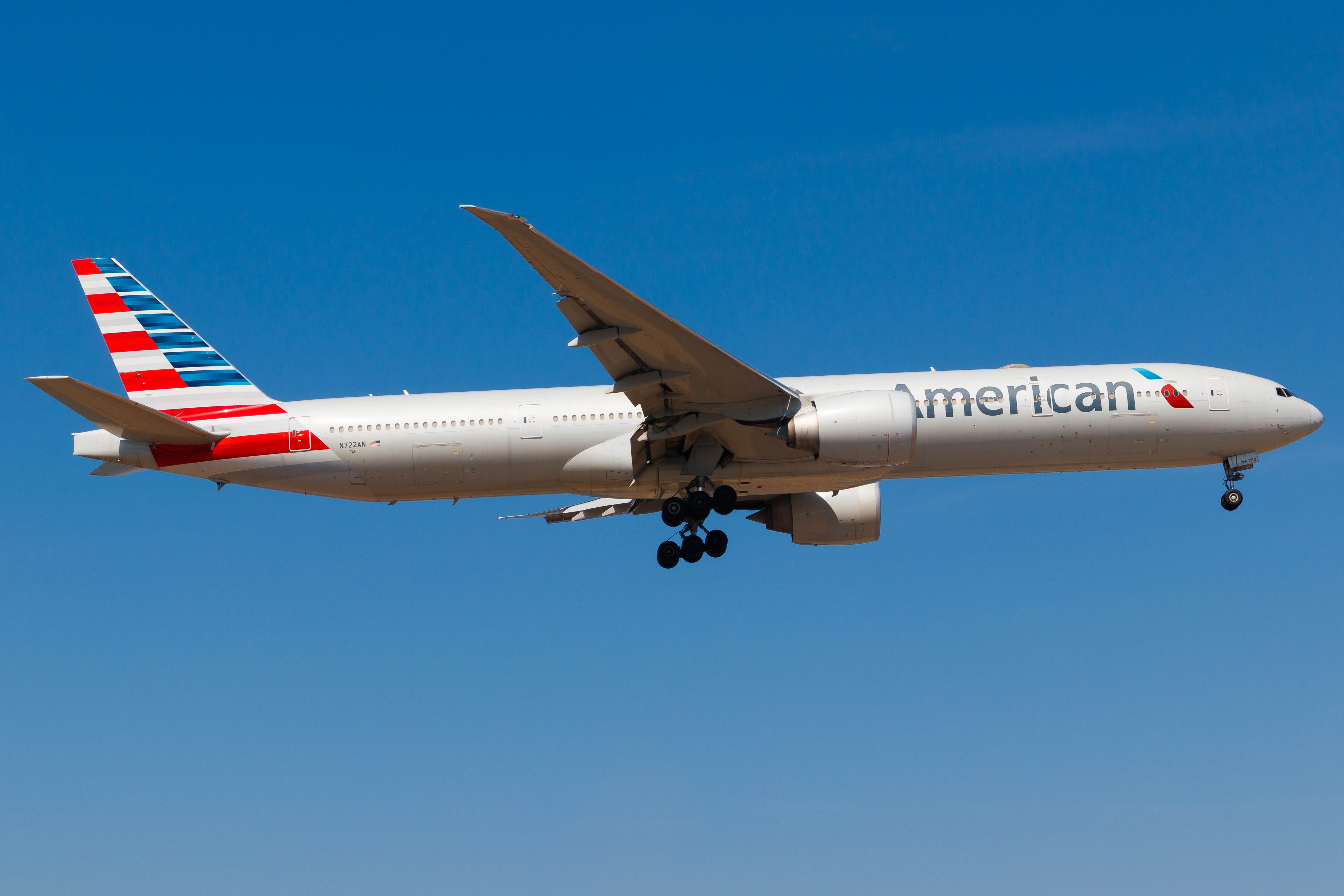 Full size: American Airlines Boeing 777-300ER N772AN at Hong Kong International Airport