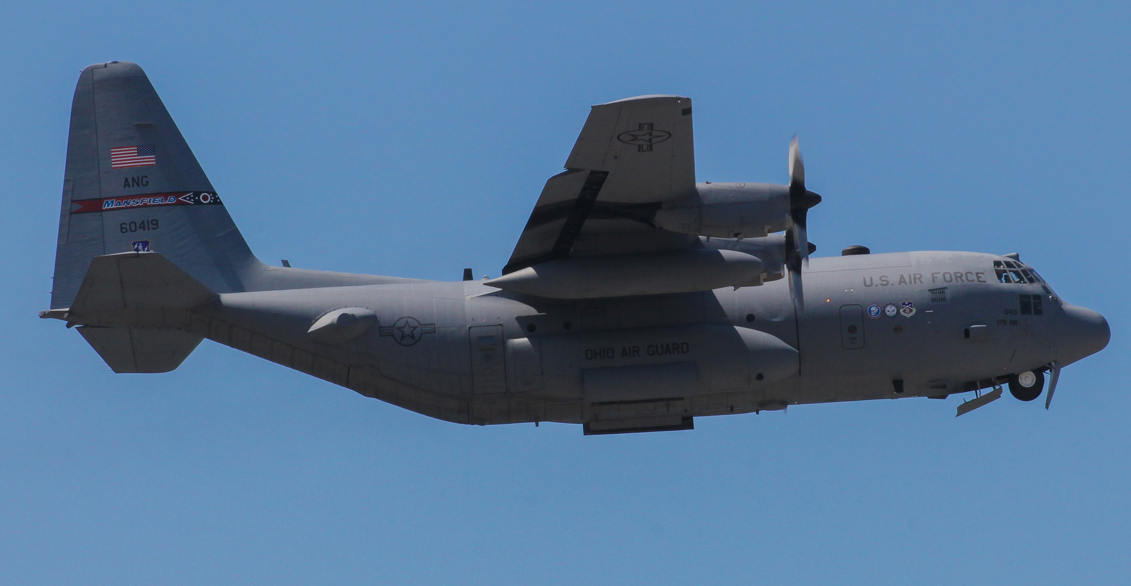 Full size: USAF - United States Air Force Lockheed C130H Hercules  86-0419 at Harrisburg International Airport