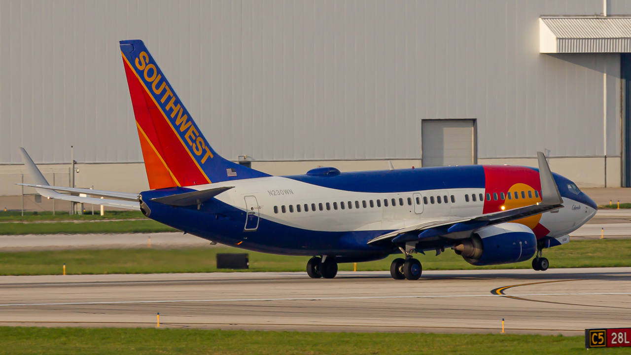 Full size: Southwest Airlines Boeing 737-700 N230WN at John Glenn Columbus International Airport