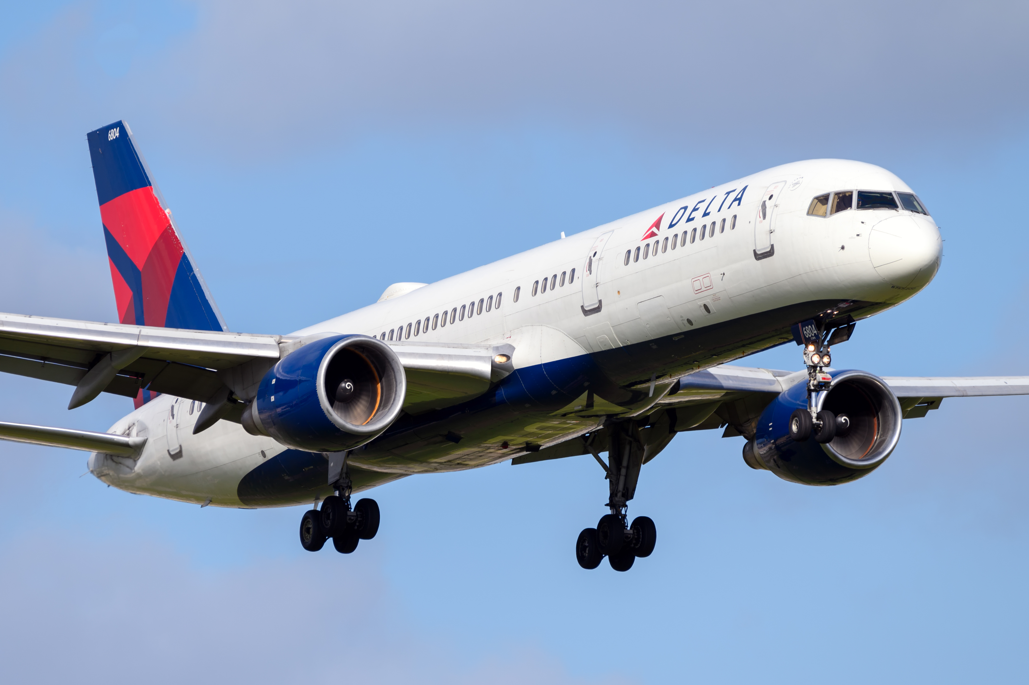 Full size: Delta Airlines Boeing 757-200 N706TW at Miami International Airport