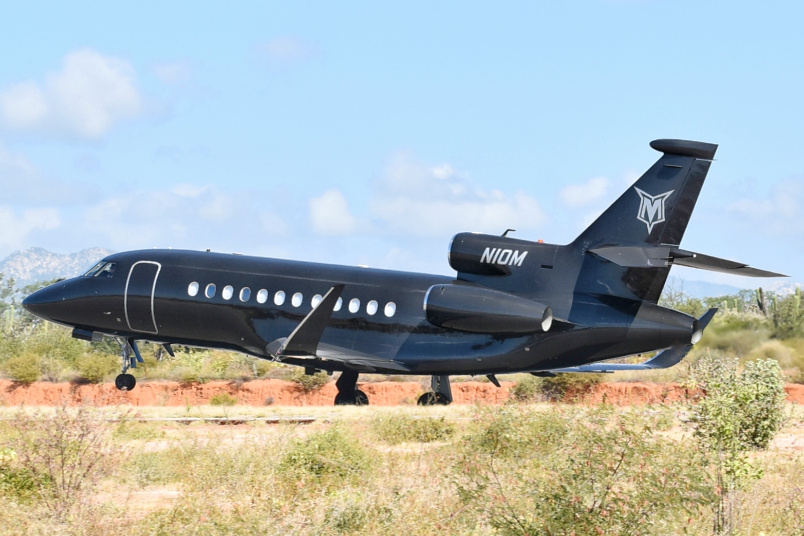 Full size: PRIVATE Dassault Falcon 900EX N10M at Aeropuerto de Cabo San Lucas Internacional