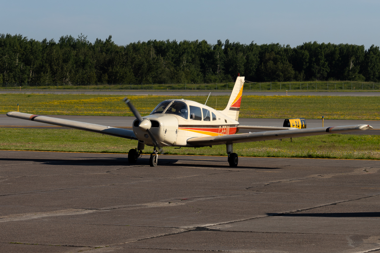 Full size: PRIVATE Piper 28 Cherokee C-FEIN at Duluth International Airport