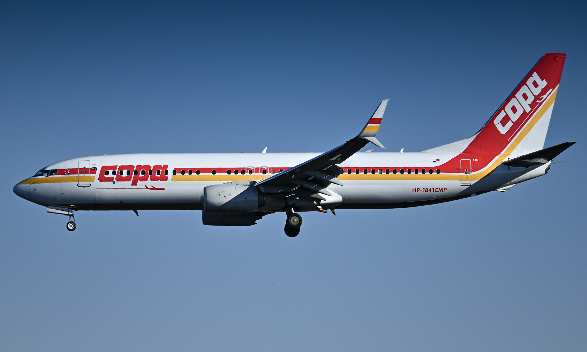 Full size: Copa Airlines Boeing 737-800 HP-1841CMP at Washington Dulles International Airport