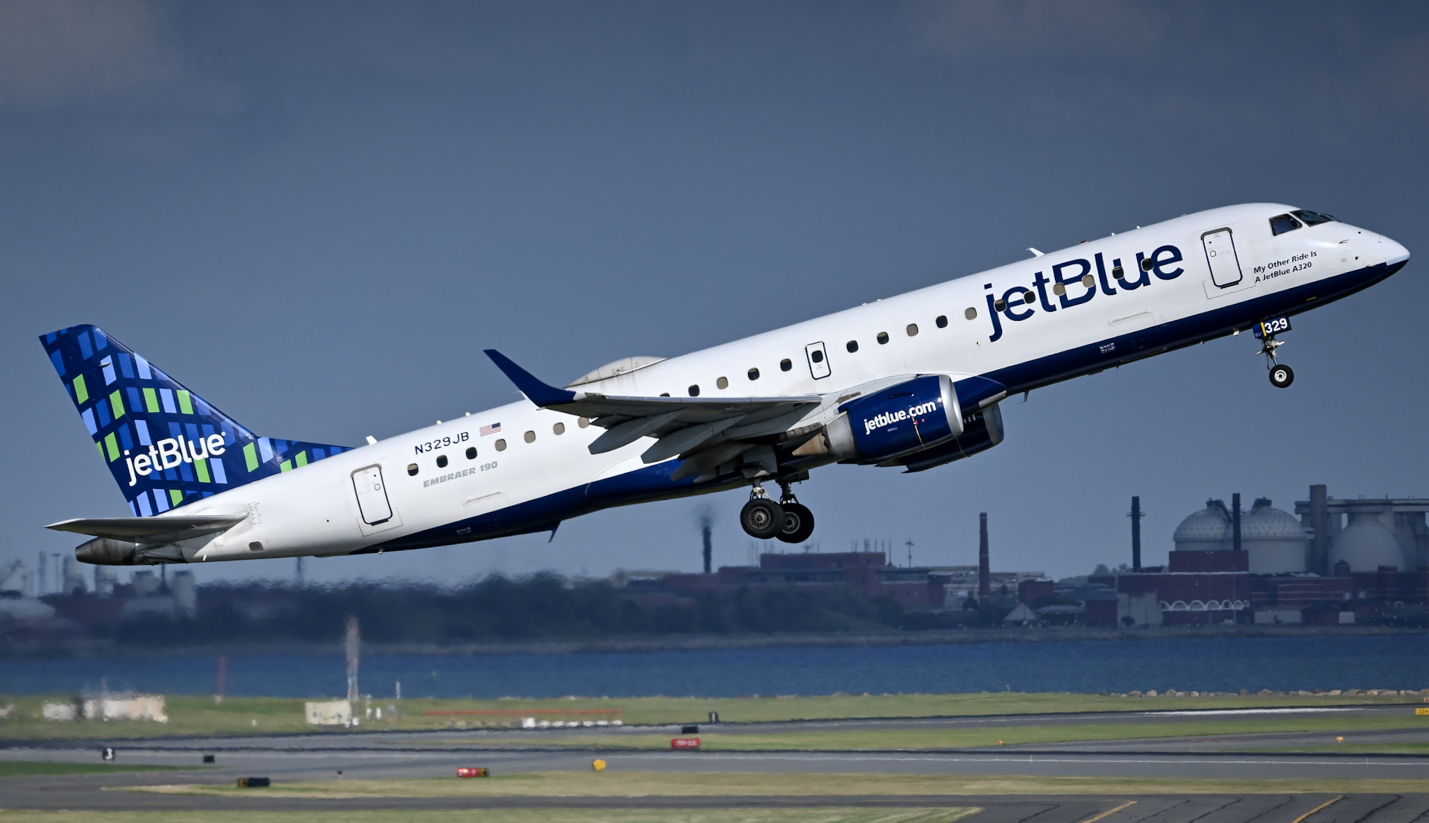 Full size: JetBlue Airways Embraer E190AR N329JB at General Edward Lawrence Logan International Airport