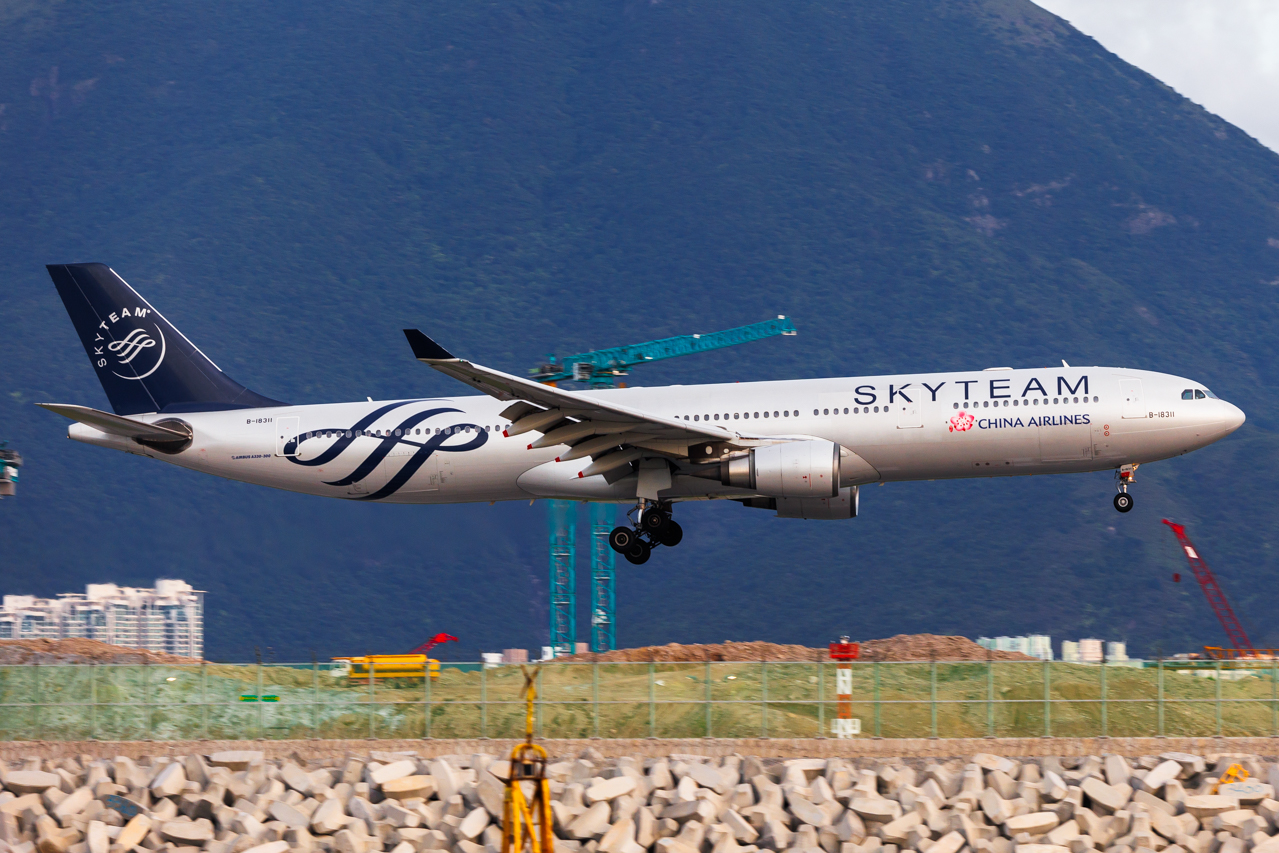 Full size: China Airlines Airbus A330-300 B-18311 at Hong Kong International Airport