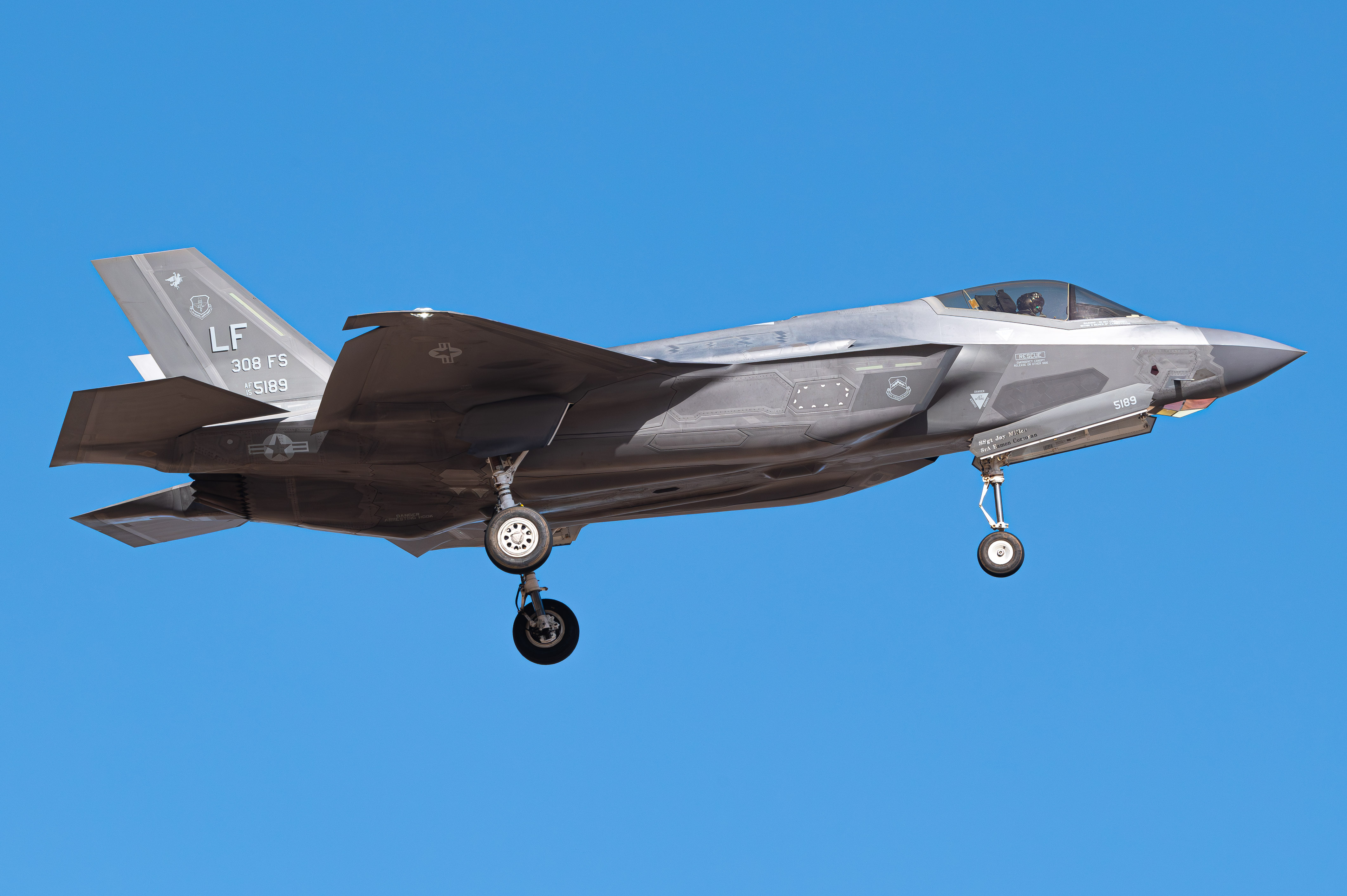 Full size: USAF - United States Air Force Lockheed Martin F-35 Lightning 15-5189 at Luke AFB