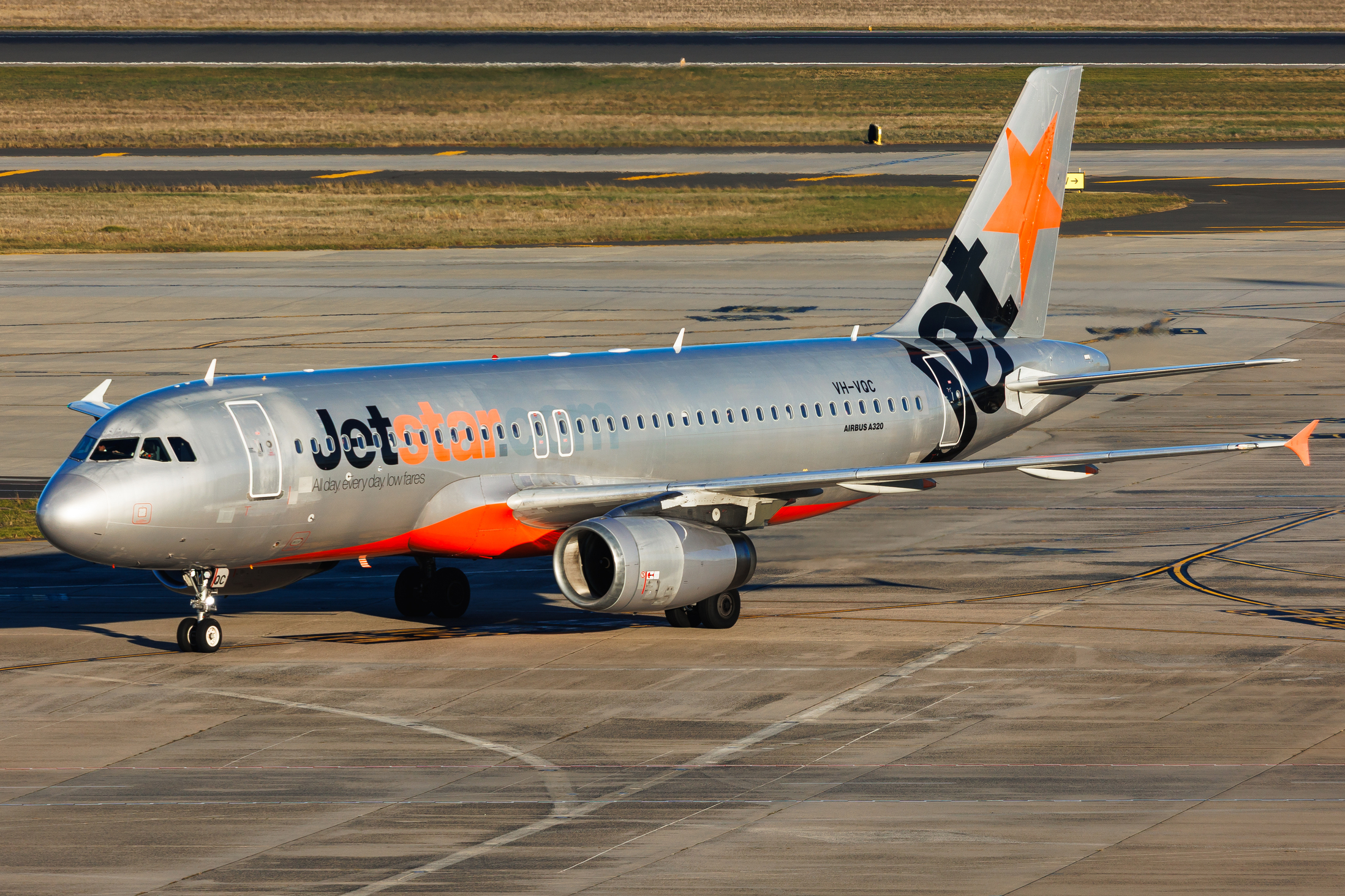 Full size: JetStar Airways Airbus A320 VH-VQC at Melbourne Airport
