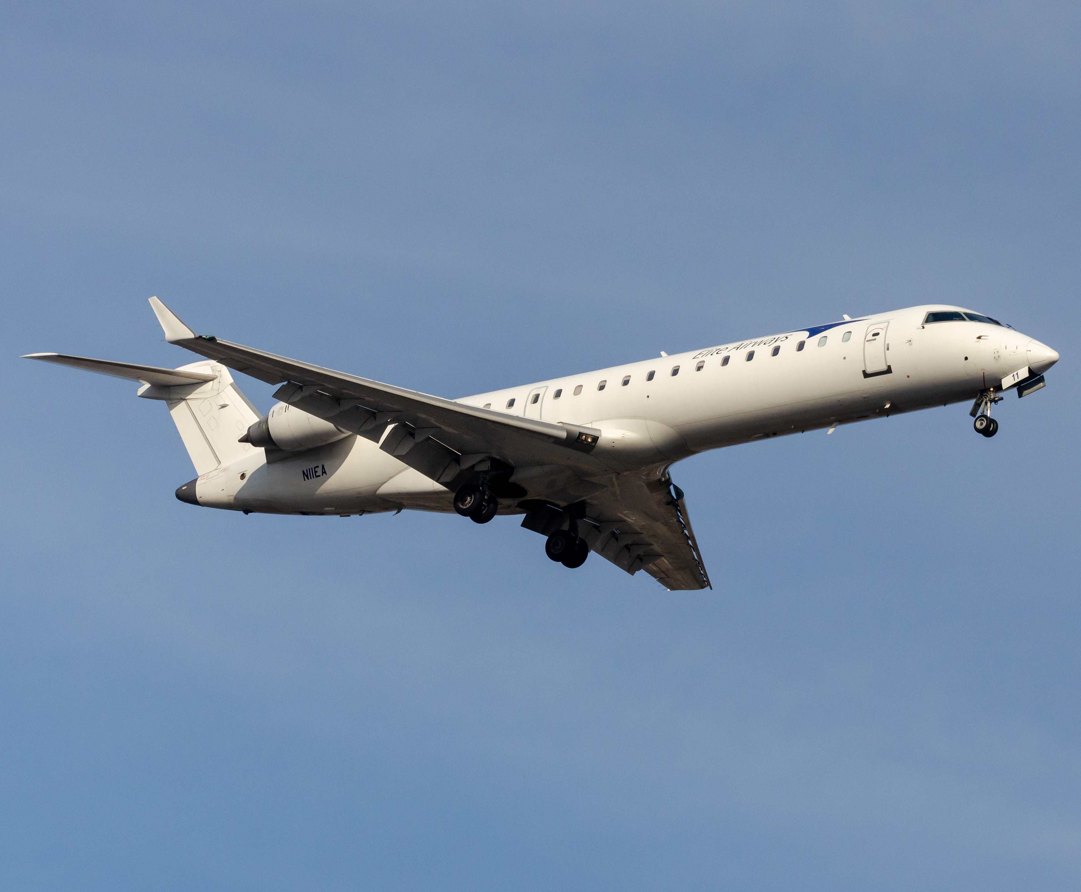 Full size: Eite Airways Mitsubishi CRJ-700 N11EA at Newark Liberty International Airport