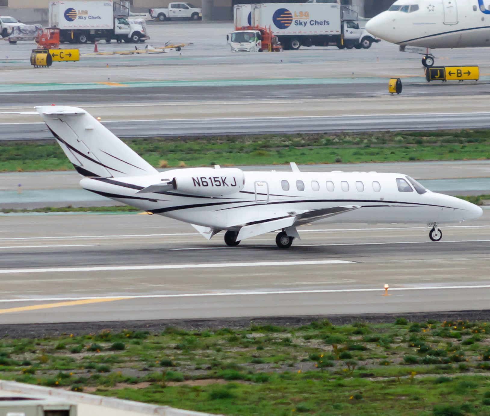 Full size: PRIVATE Cessna Citation M2 N615KJ  at Los Angeles International Airport