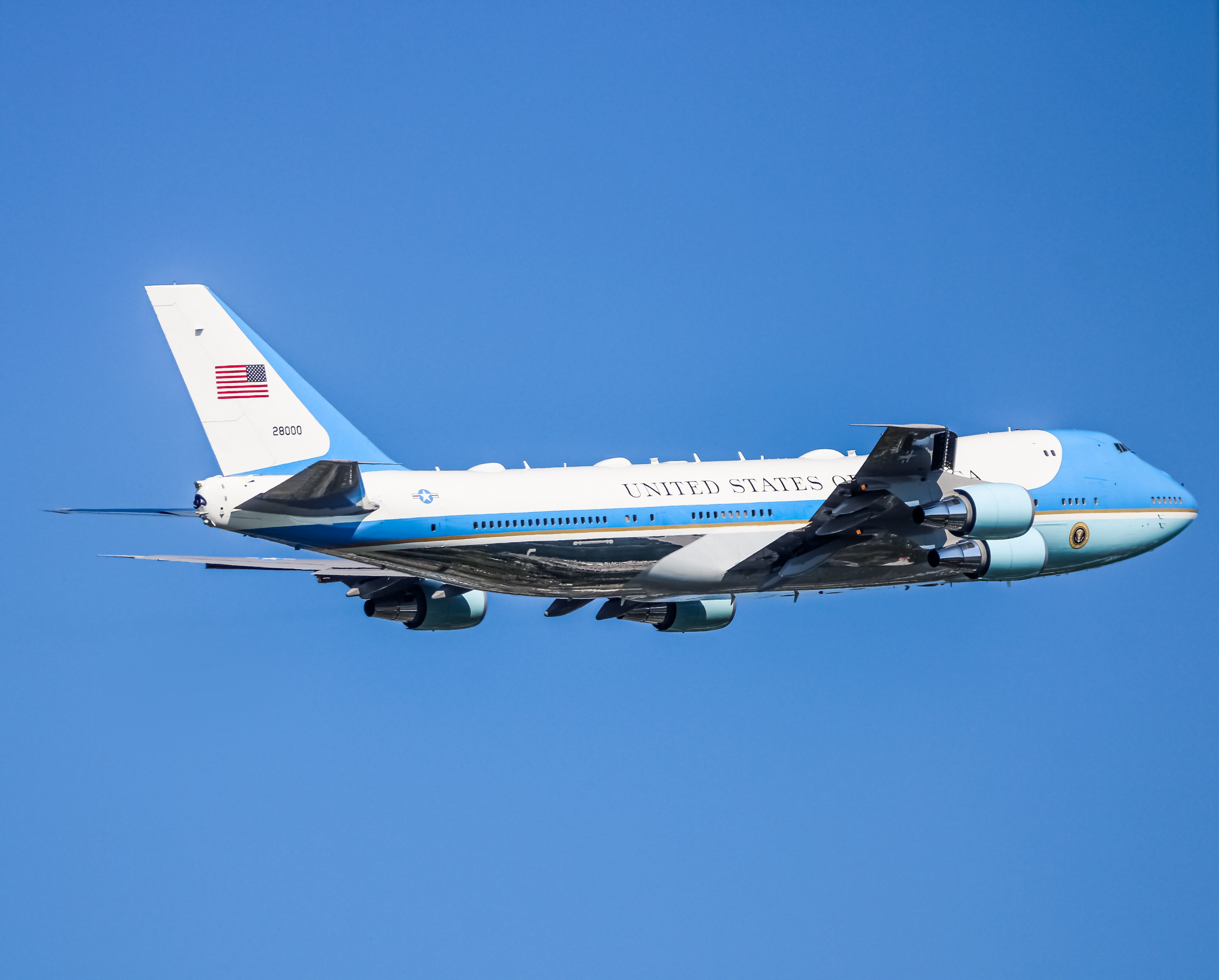 Full size: USAF - United States Air Force Boeing VC-25A 82-8000 at Joint Base Andrews