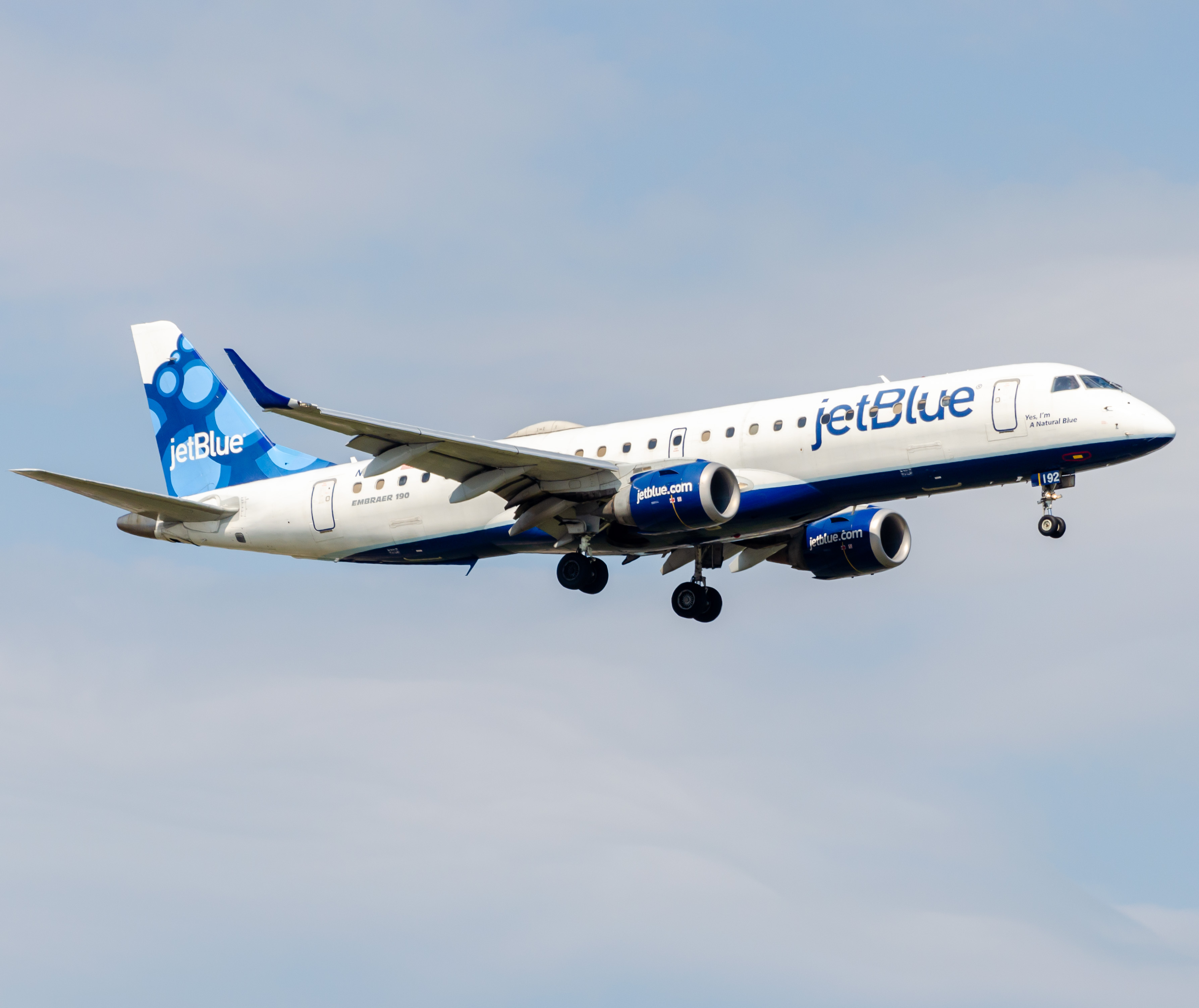 Full size: JetBlue Airways Embraer E190 N192JB at John F. Kennedy International Airport