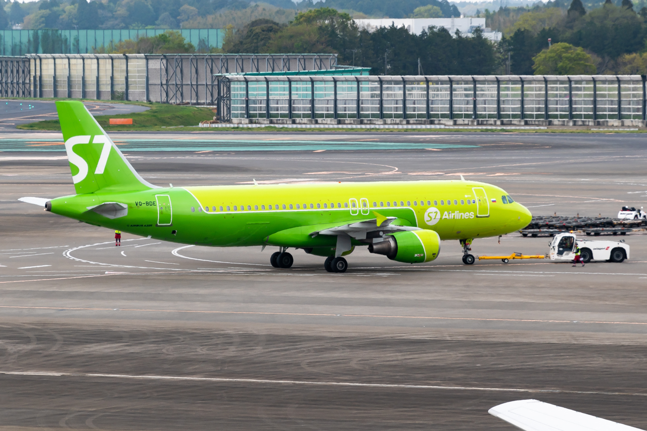 Full size: S7 Airlines Airbus A320 VQ-BDE at Tokyo-Narita International Airport
