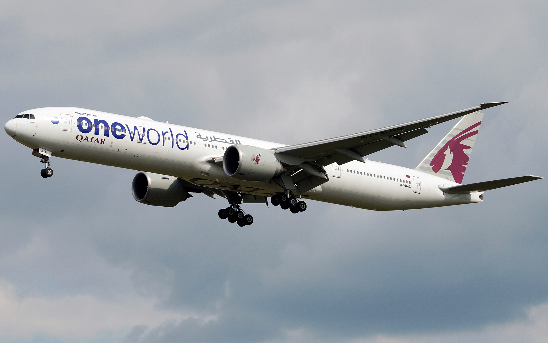 Full size: Qatar Airways Boeing 777-300ER A7-BAG at Washington Dulles International Airport