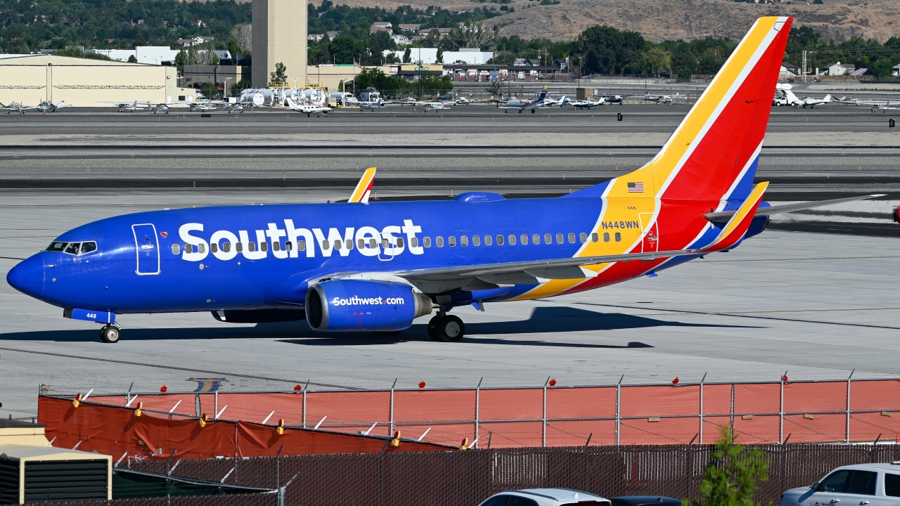 Full size: Southwest Airlines Boeing 737-700 N448WN at Reno/Tahoe International Airport